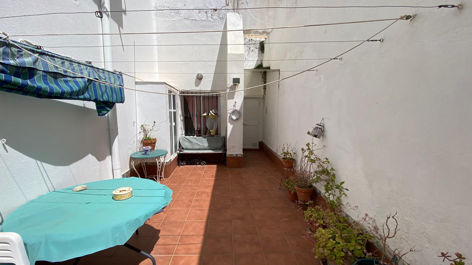 For sale of house in San Fernando