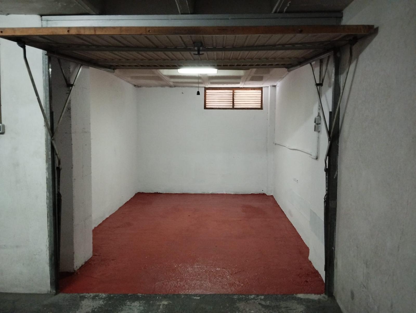 For sale of garage in San Fernando