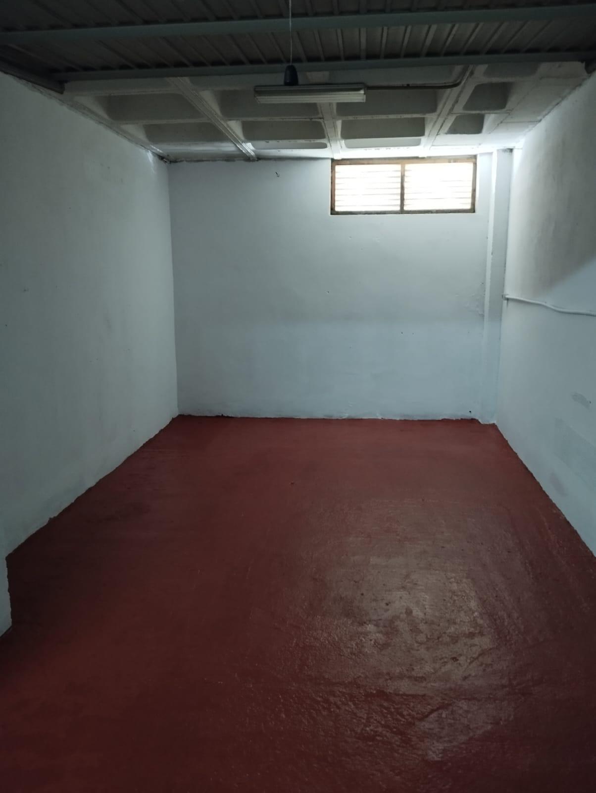 For sale of garage in San Fernando