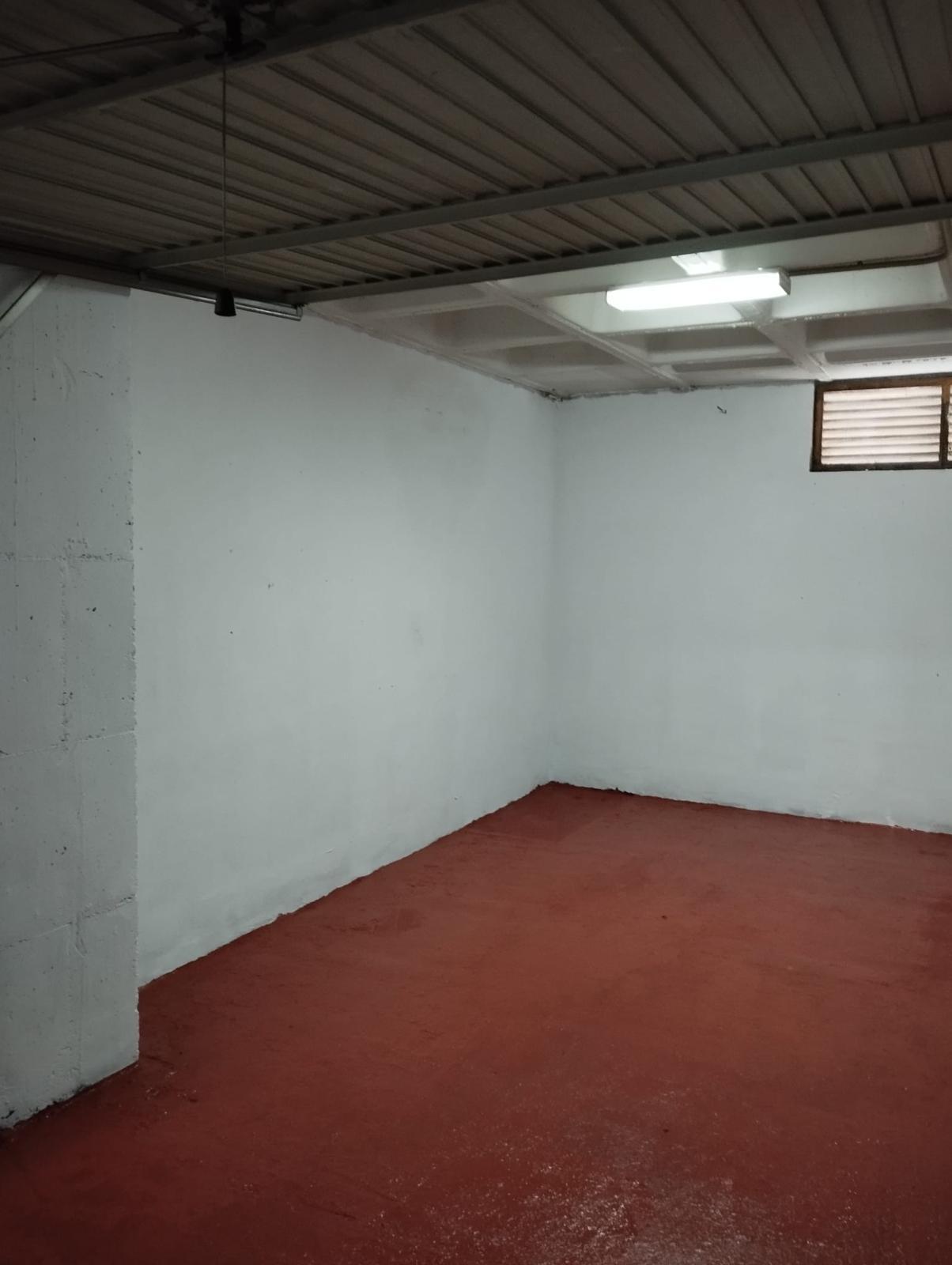 For sale of garage in San Fernando