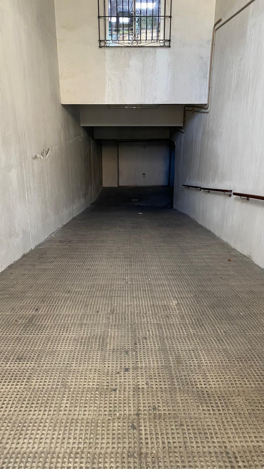 For sale of garage in San Fernando