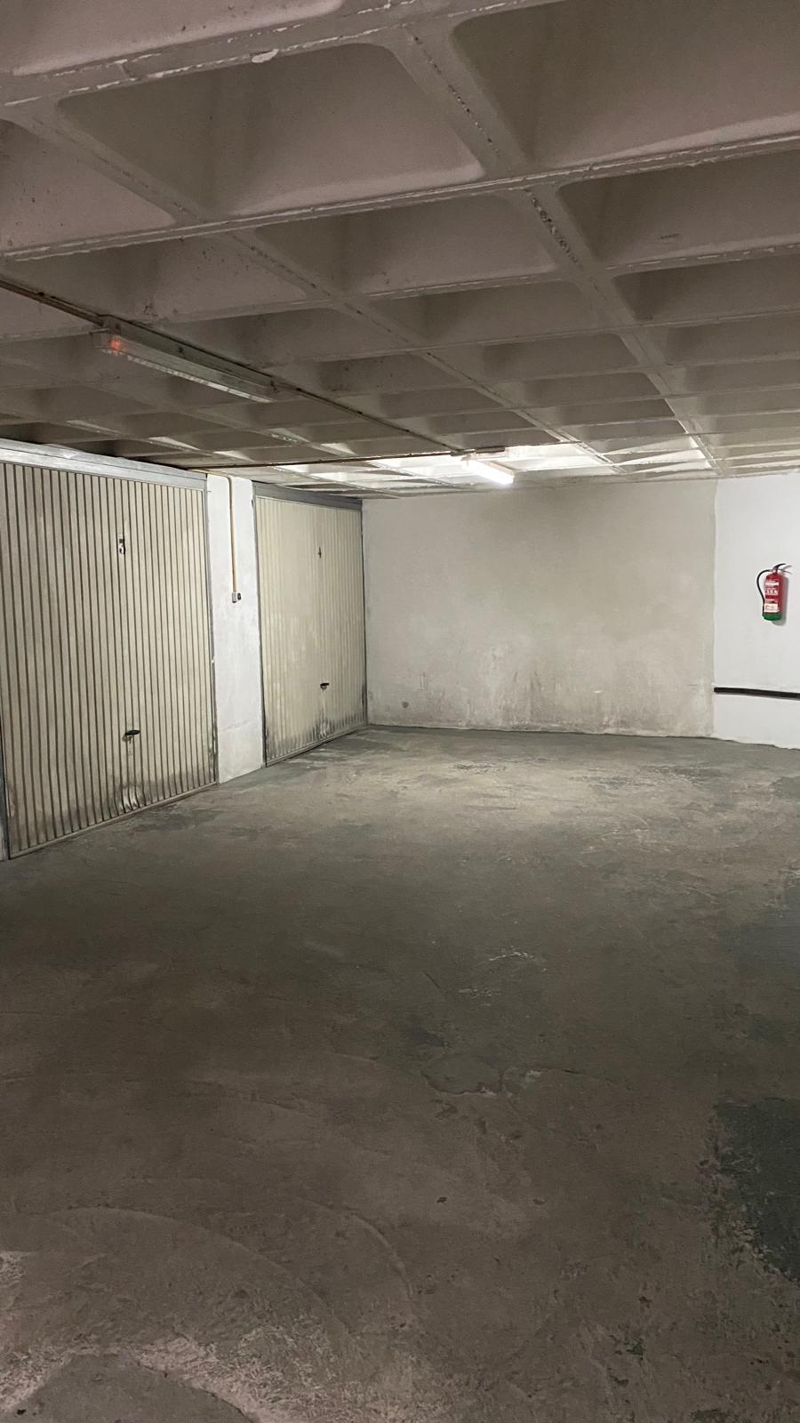 For sale of garage in San Fernando