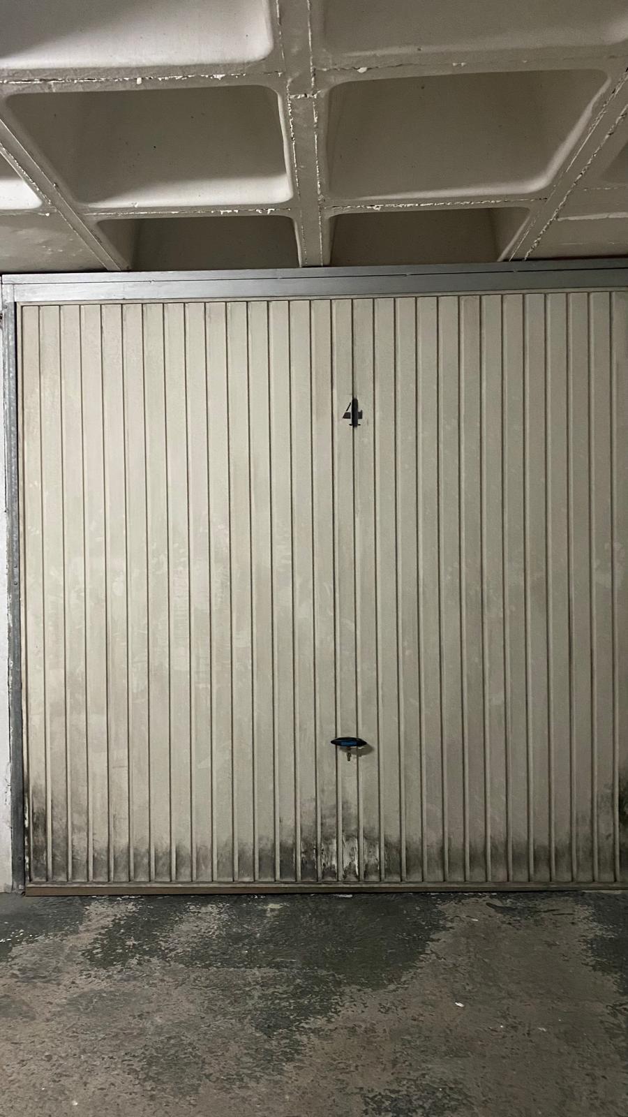 For sale of garage in San Fernando