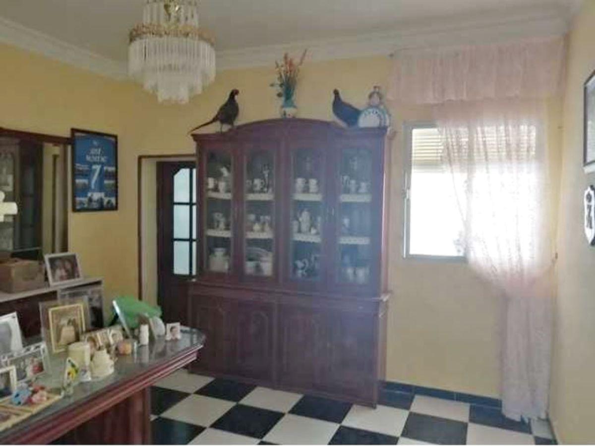 For sale of house in San Fernando