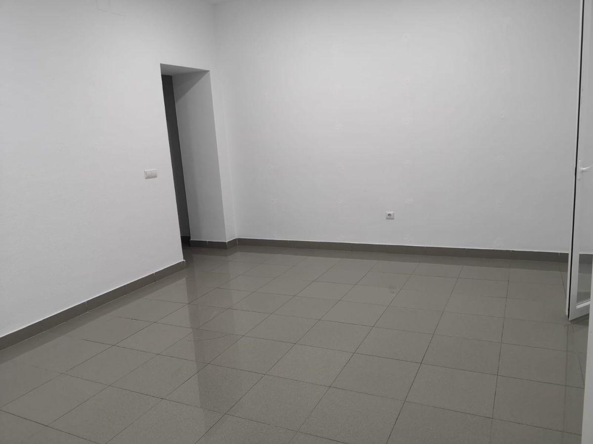 For rent of commercial in San Fernando