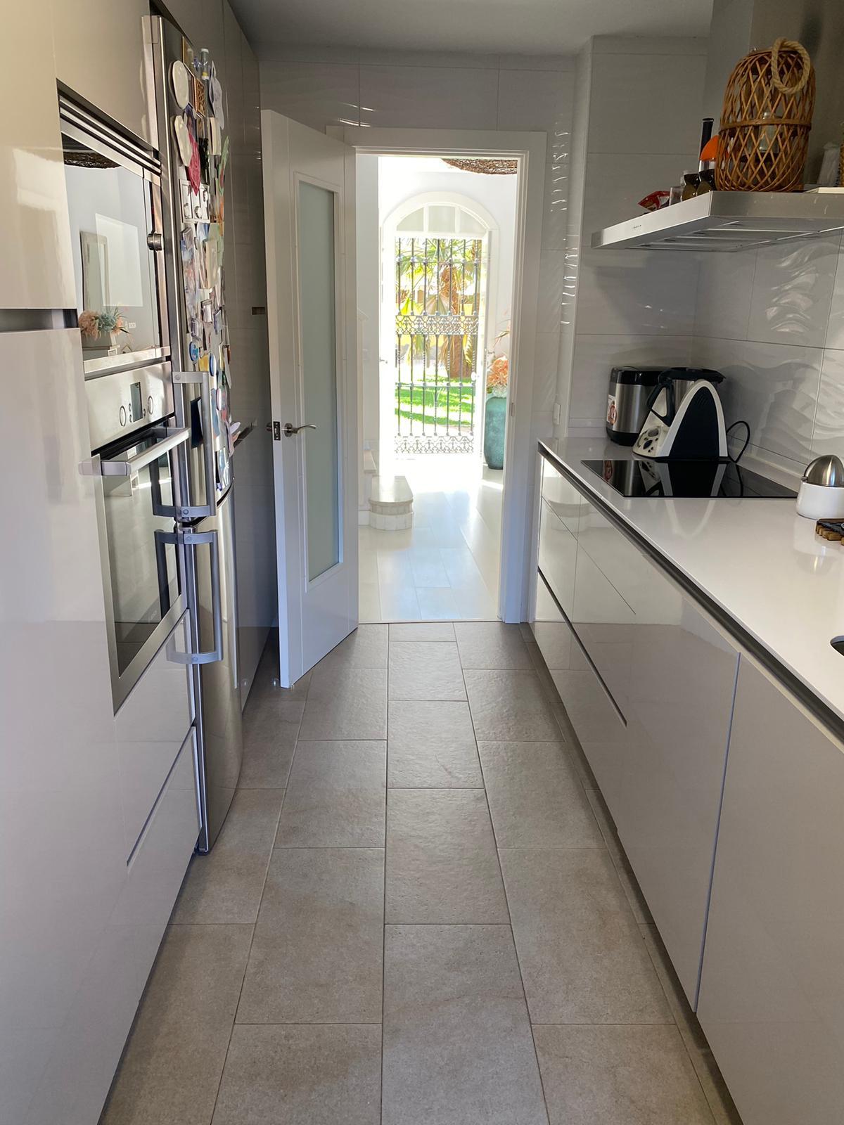 For sale of house in San Fernando