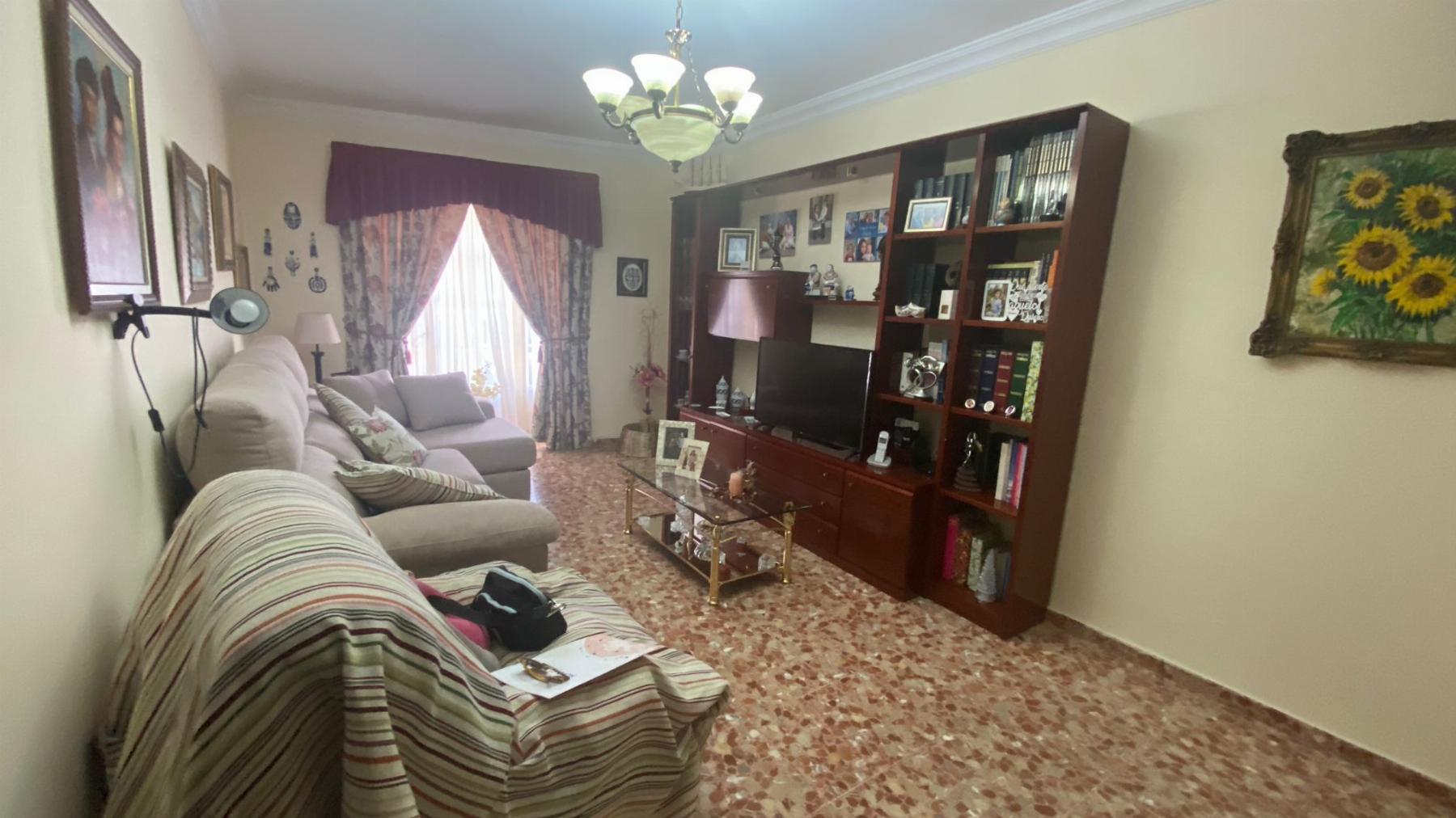 For sale of house in San Fernando