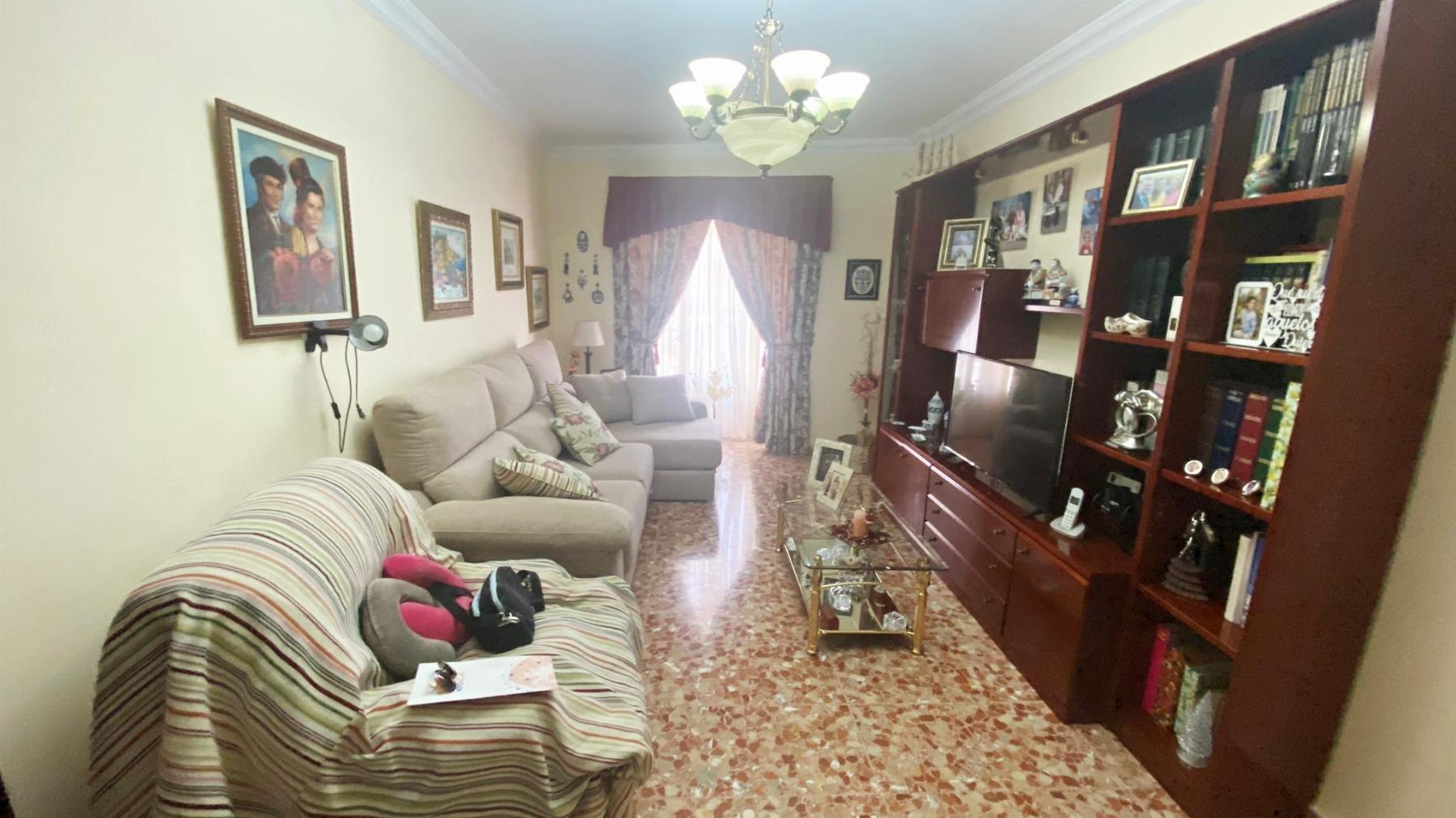 For sale of house in San Fernando