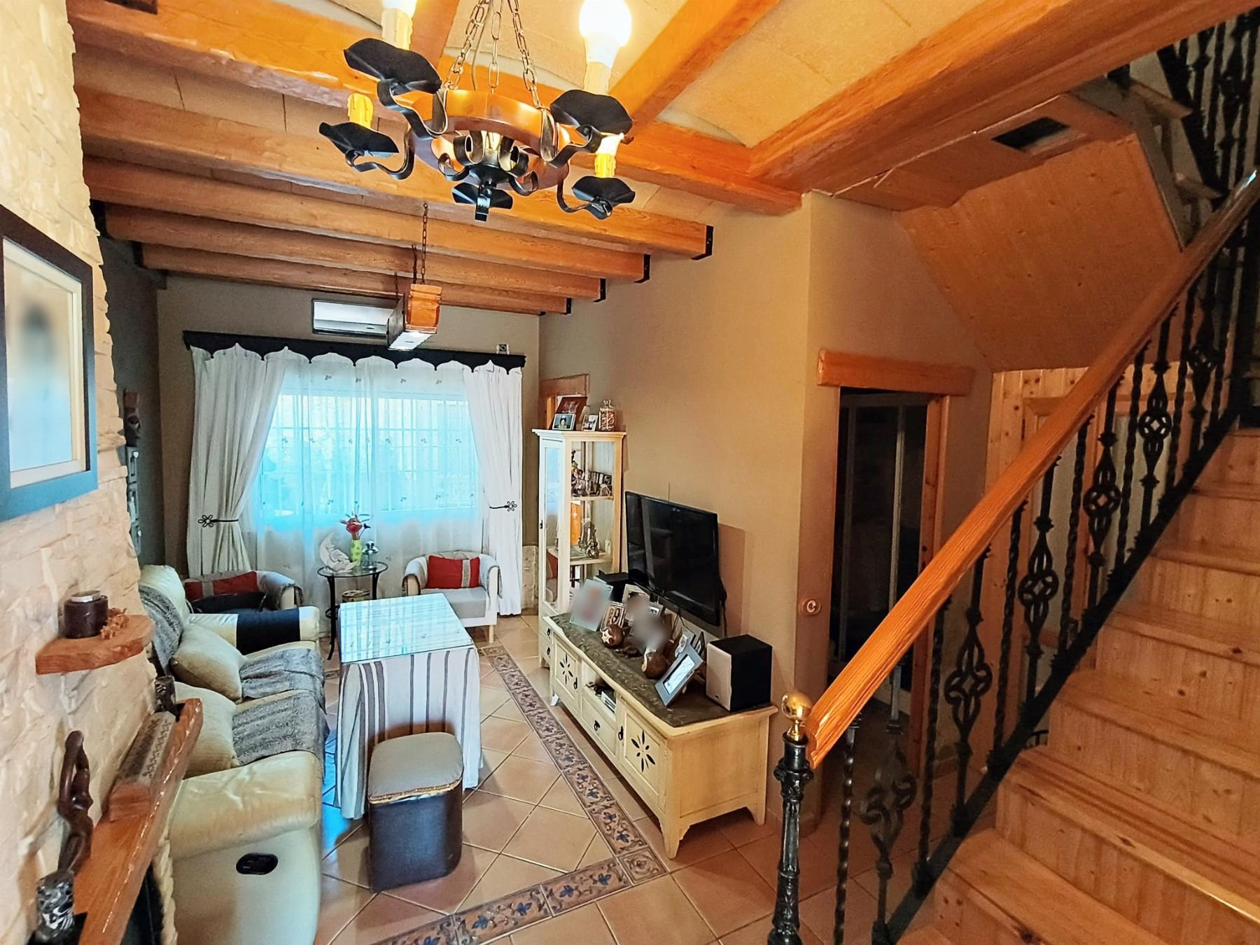 For sale of house in San Fernando