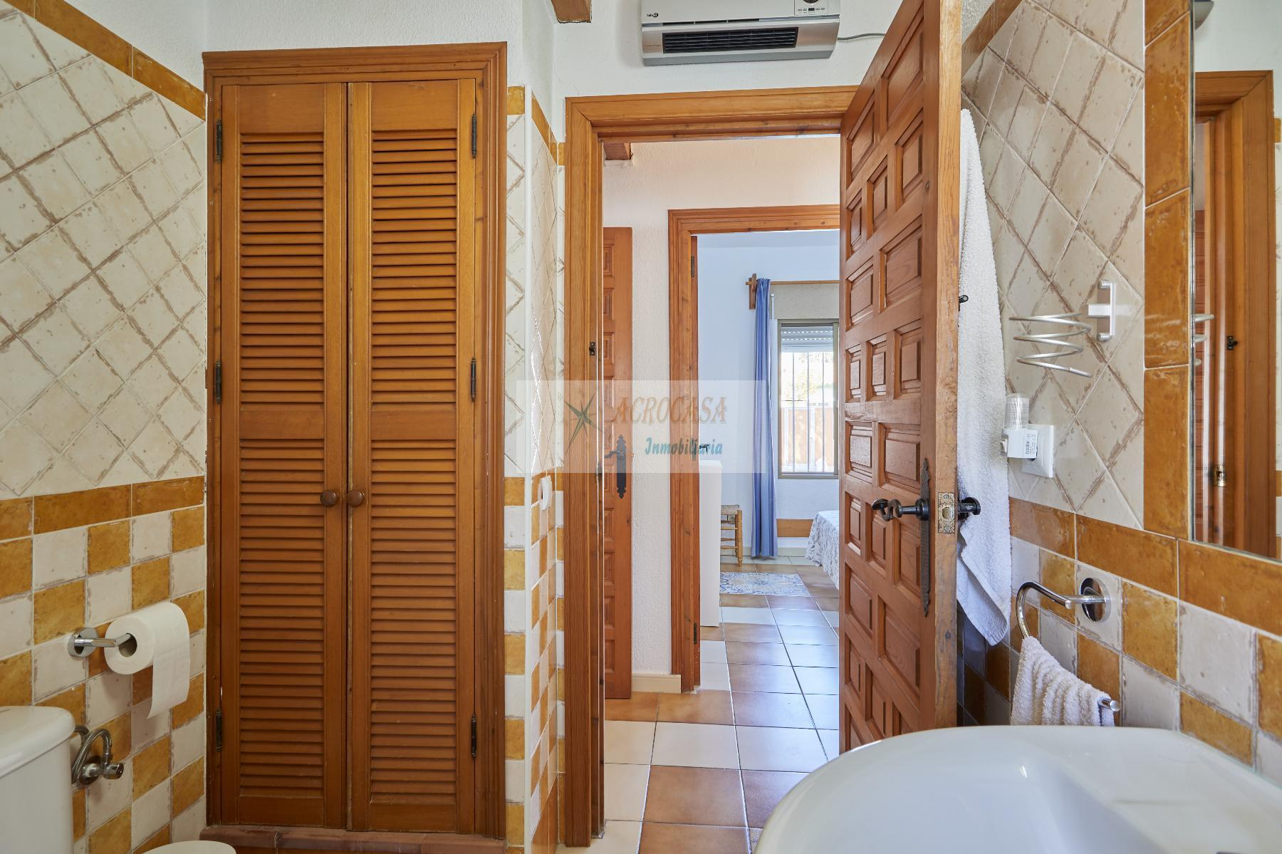 For sale of chalet in Barbate