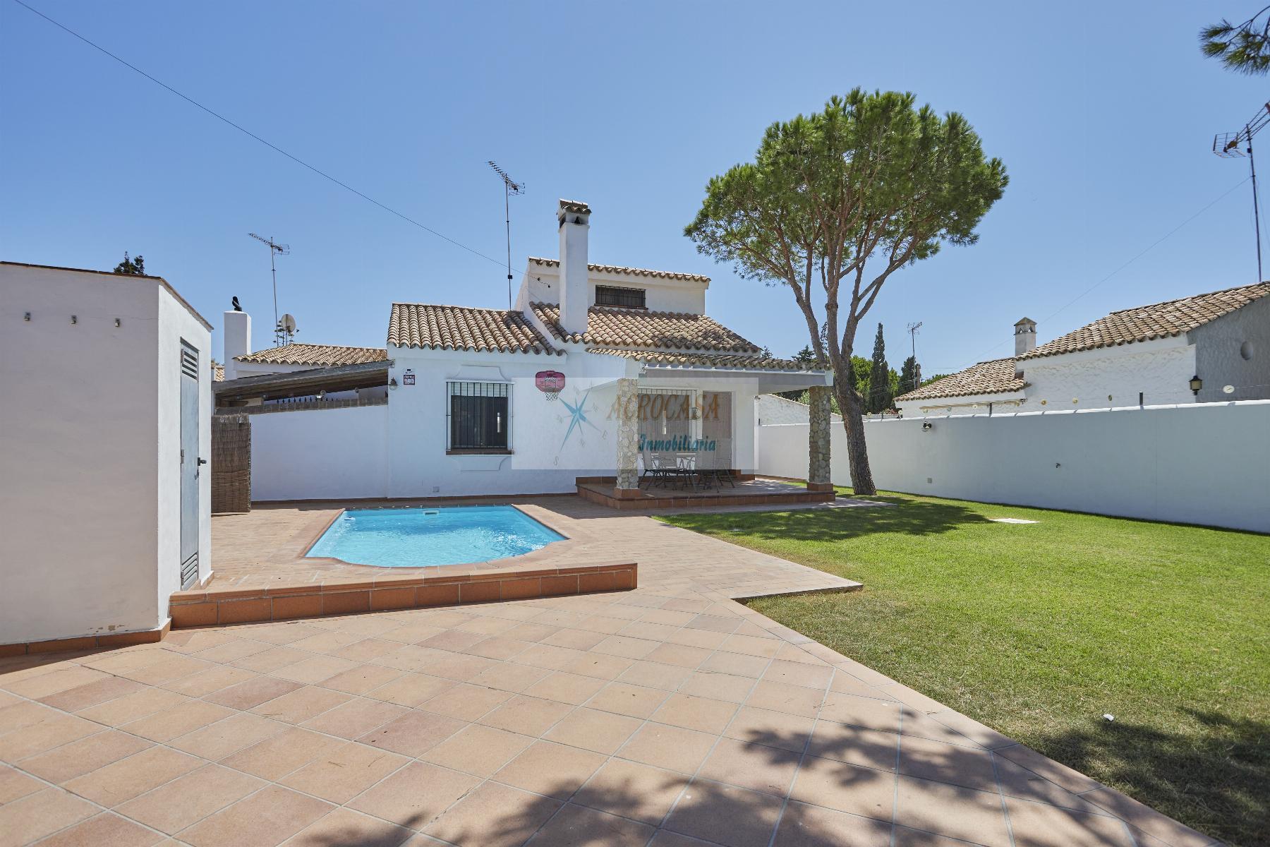 For sale of chalet in Barbate