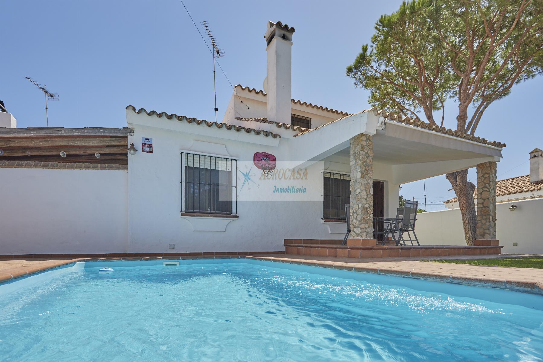 For sale of chalet in Barbate