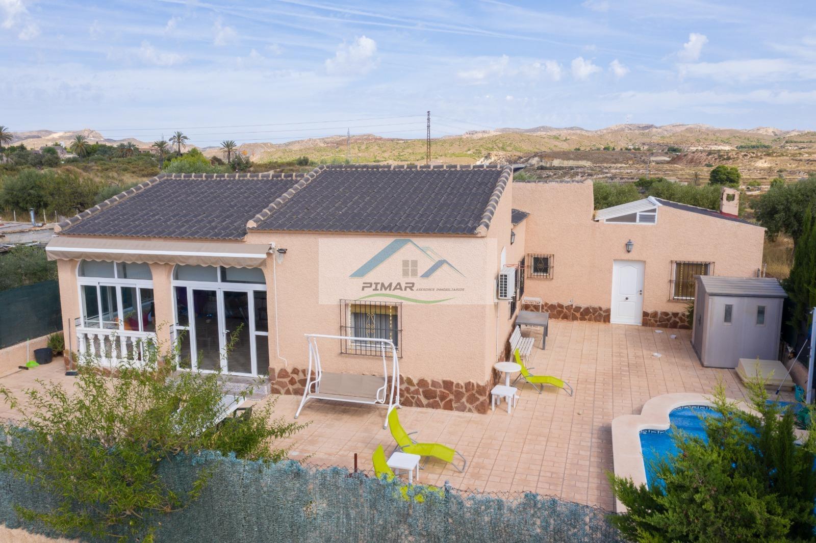 Zu verkaufen von chalet in
 Elche-Elx