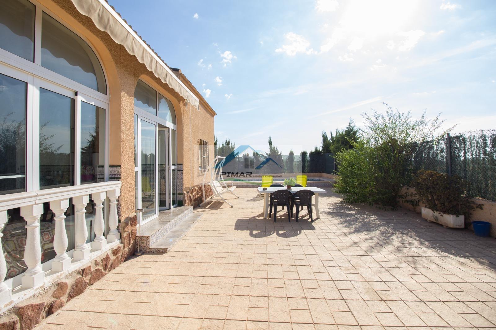 Zu verkaufen von chalet in
 Elche-Elx