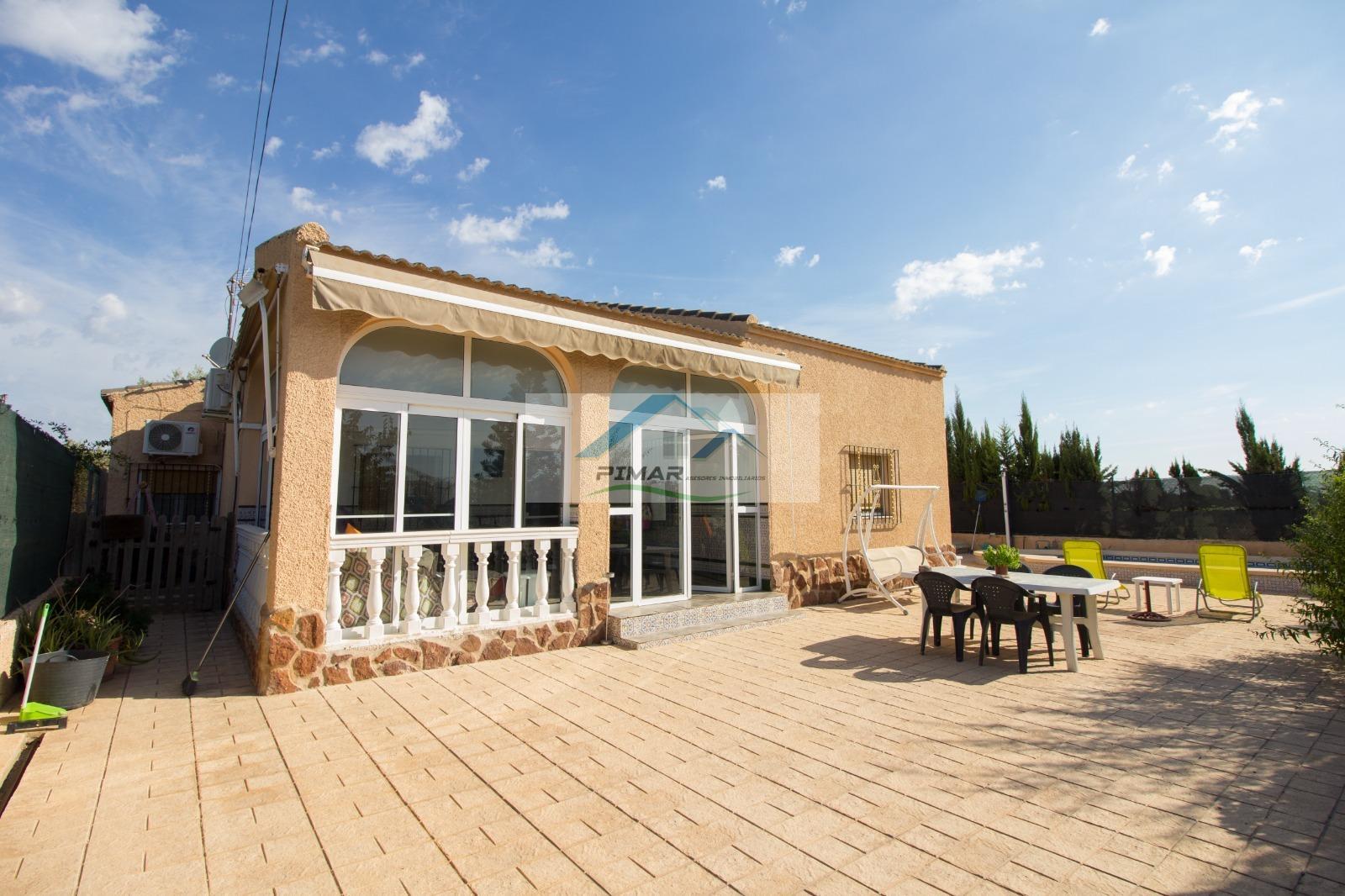 Zu verkaufen von chalet in
 Elche-Elx