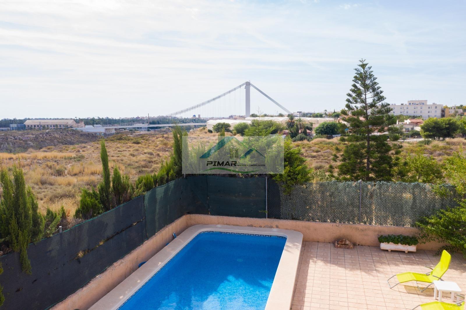 Zu verkaufen von chalet in
 Elche-Elx