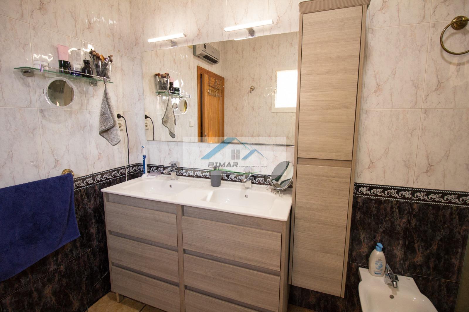 Zu verkaufen von chalet in
 Elche-Elx