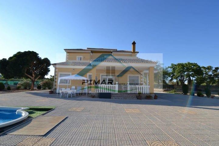 Аренда от

 Шалет

 на Elche-Elx