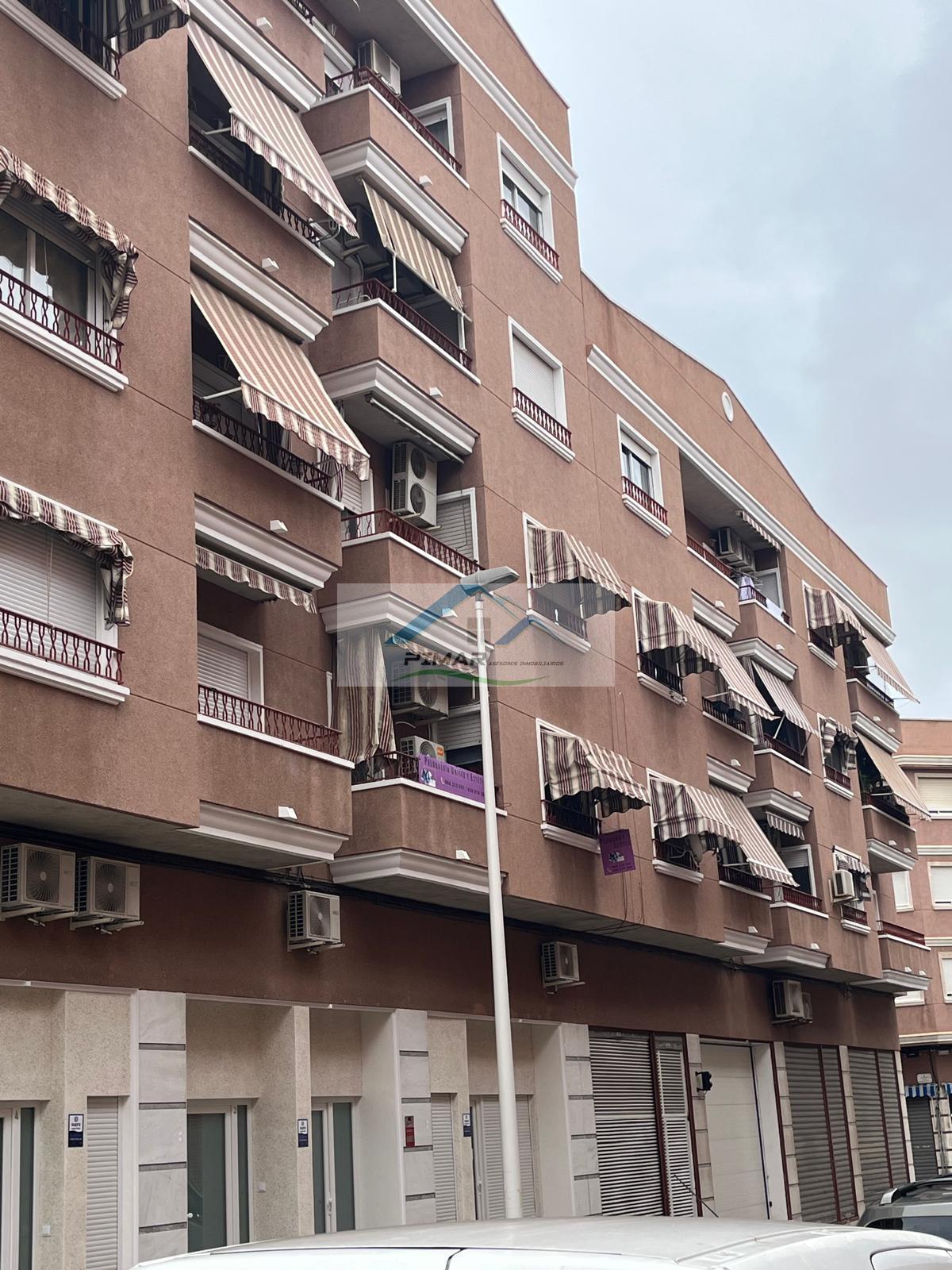 بيع من أرضية في Elche-Elx