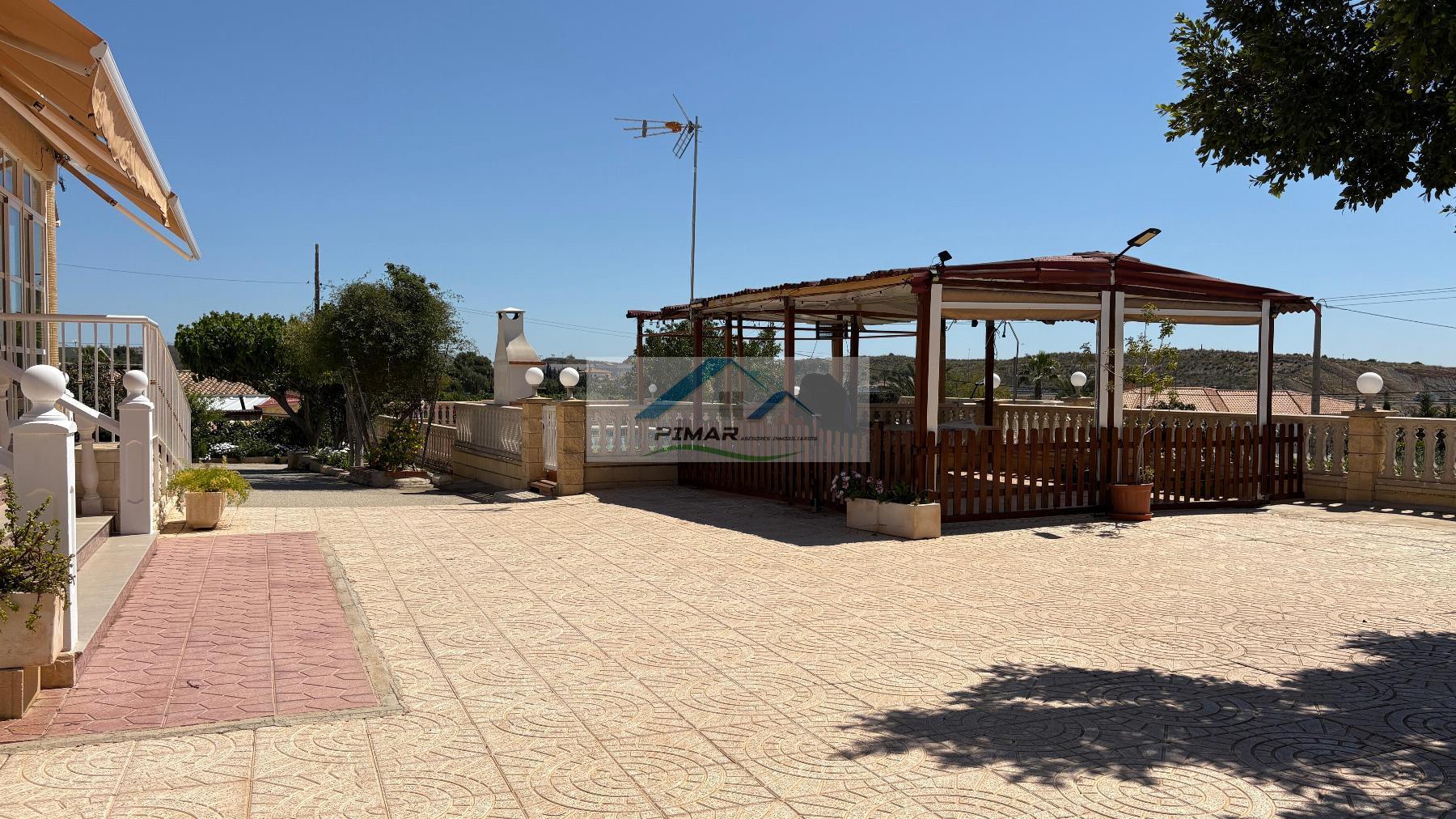 Verkoop van kleine villa in Elche-Elx