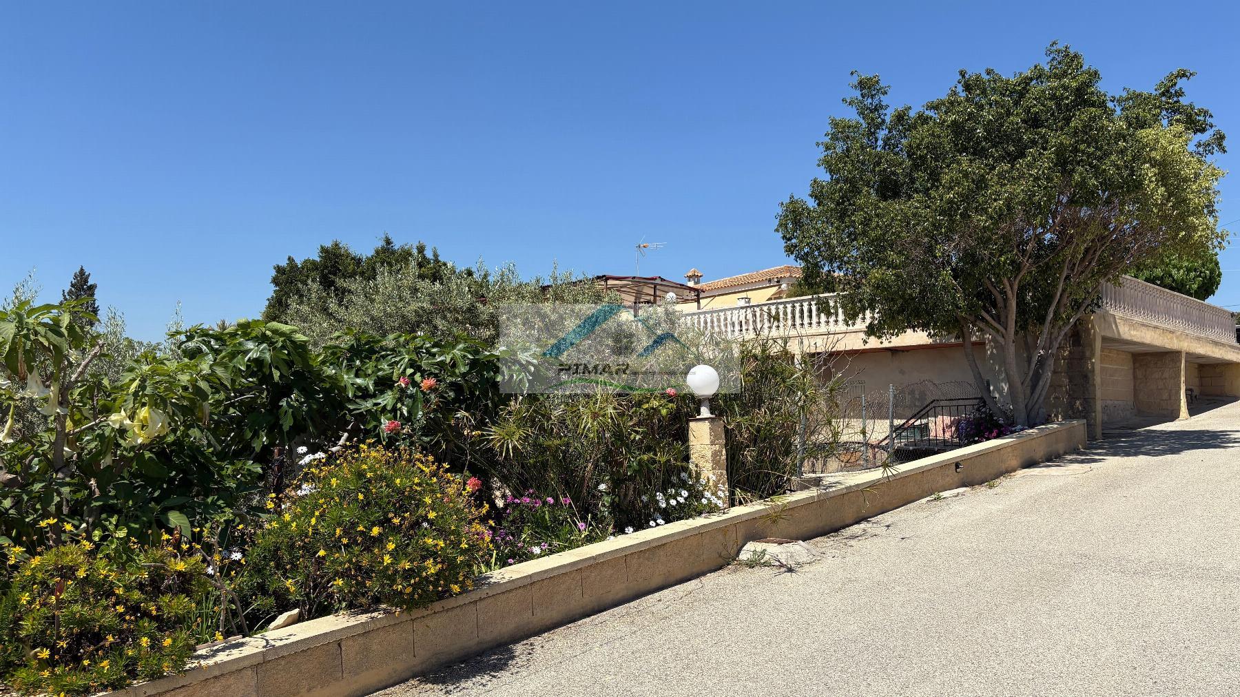 Verkoop van kleine villa in Elche-Elx