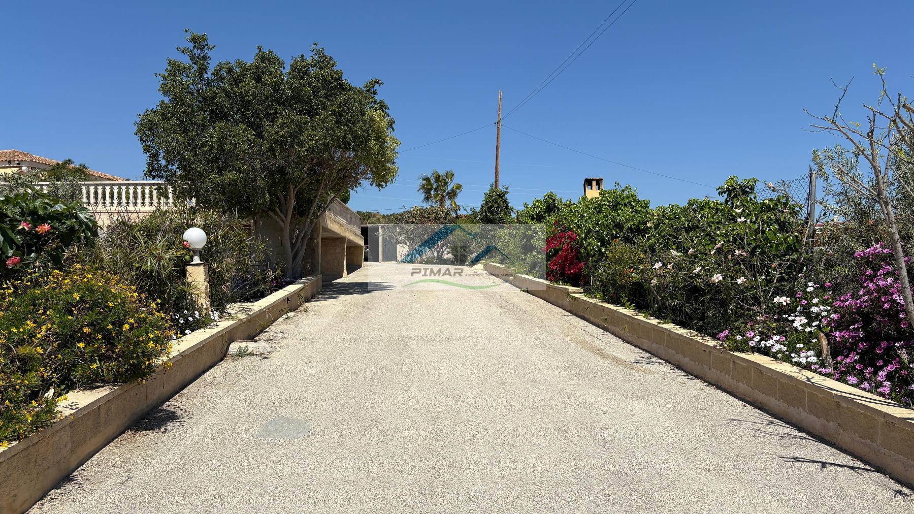 Verkoop van kleine villa in Elche-Elx