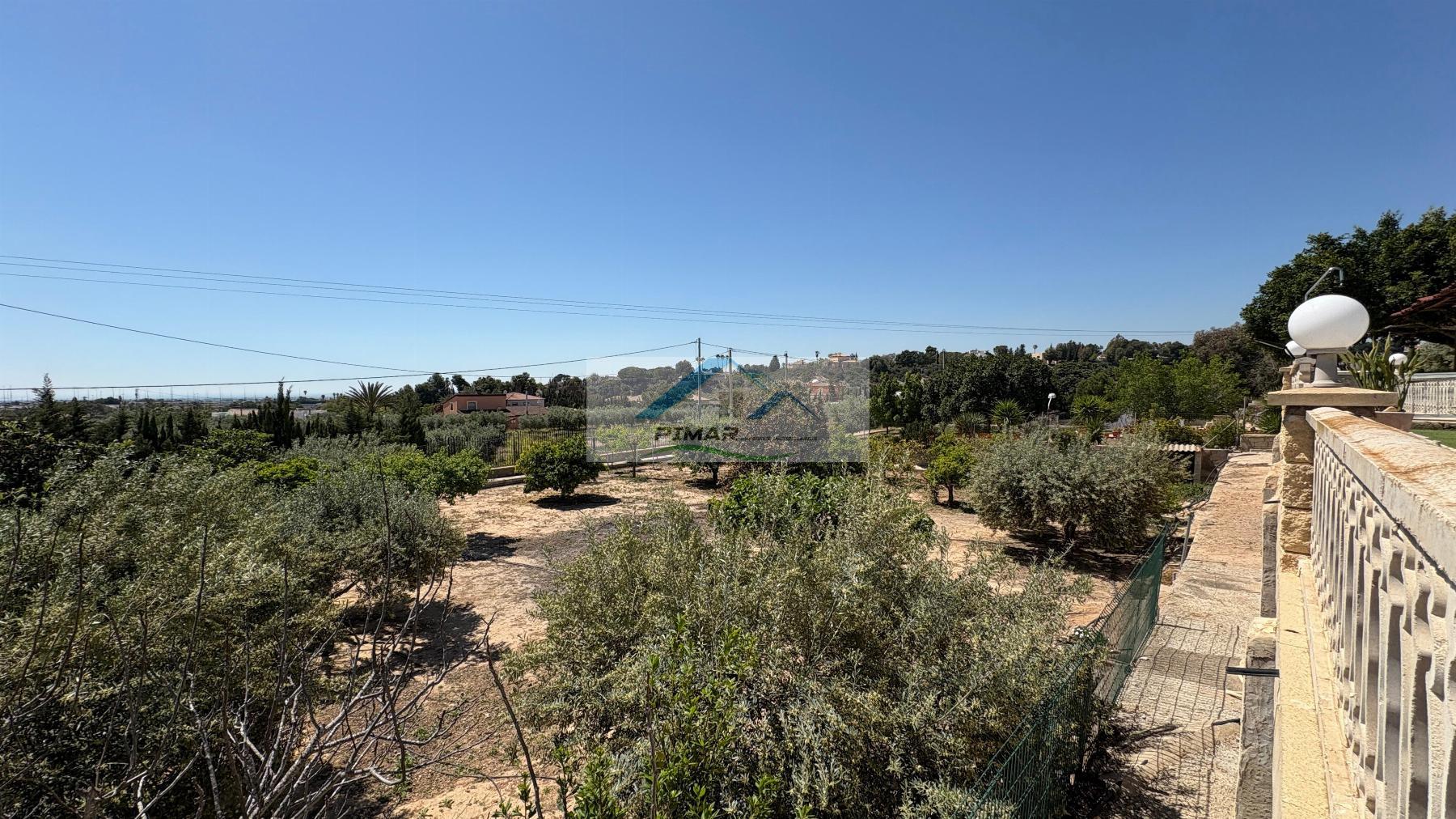 Verkoop van kleine villa in Elche-Elx