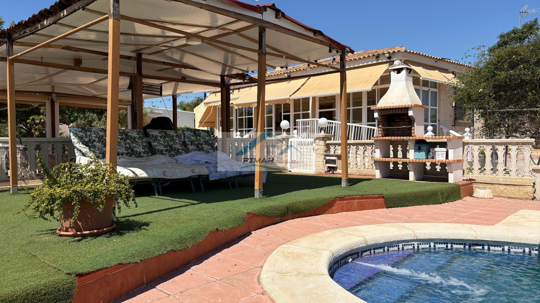 Verkoop van kleine villa in Elche-Elx