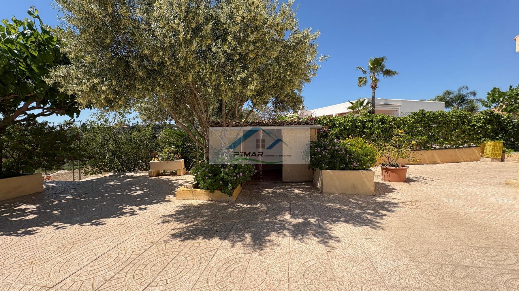 Verkoop van kleine villa in Elche-Elx