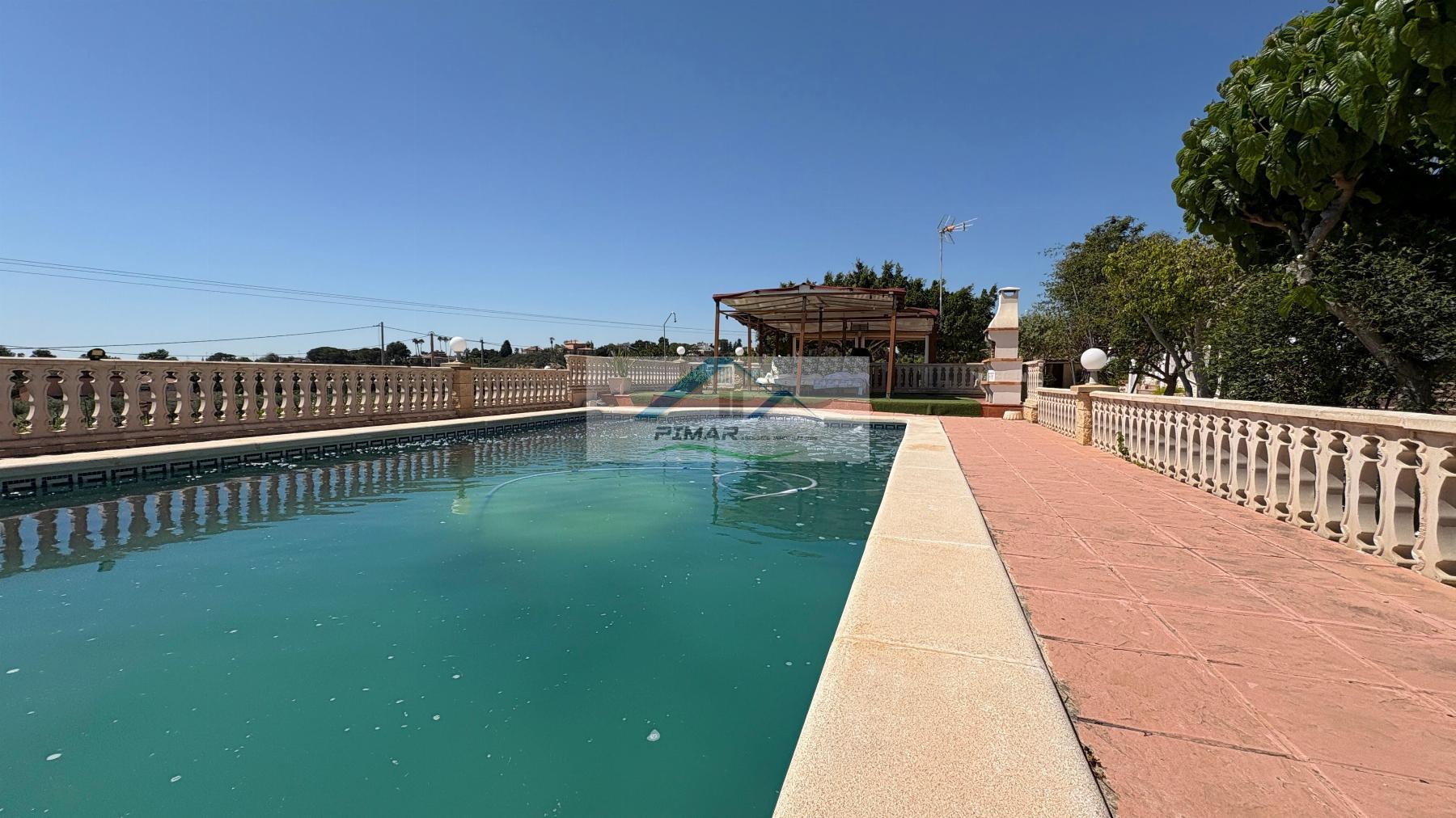 Verkoop van kleine villa in Elche-Elx