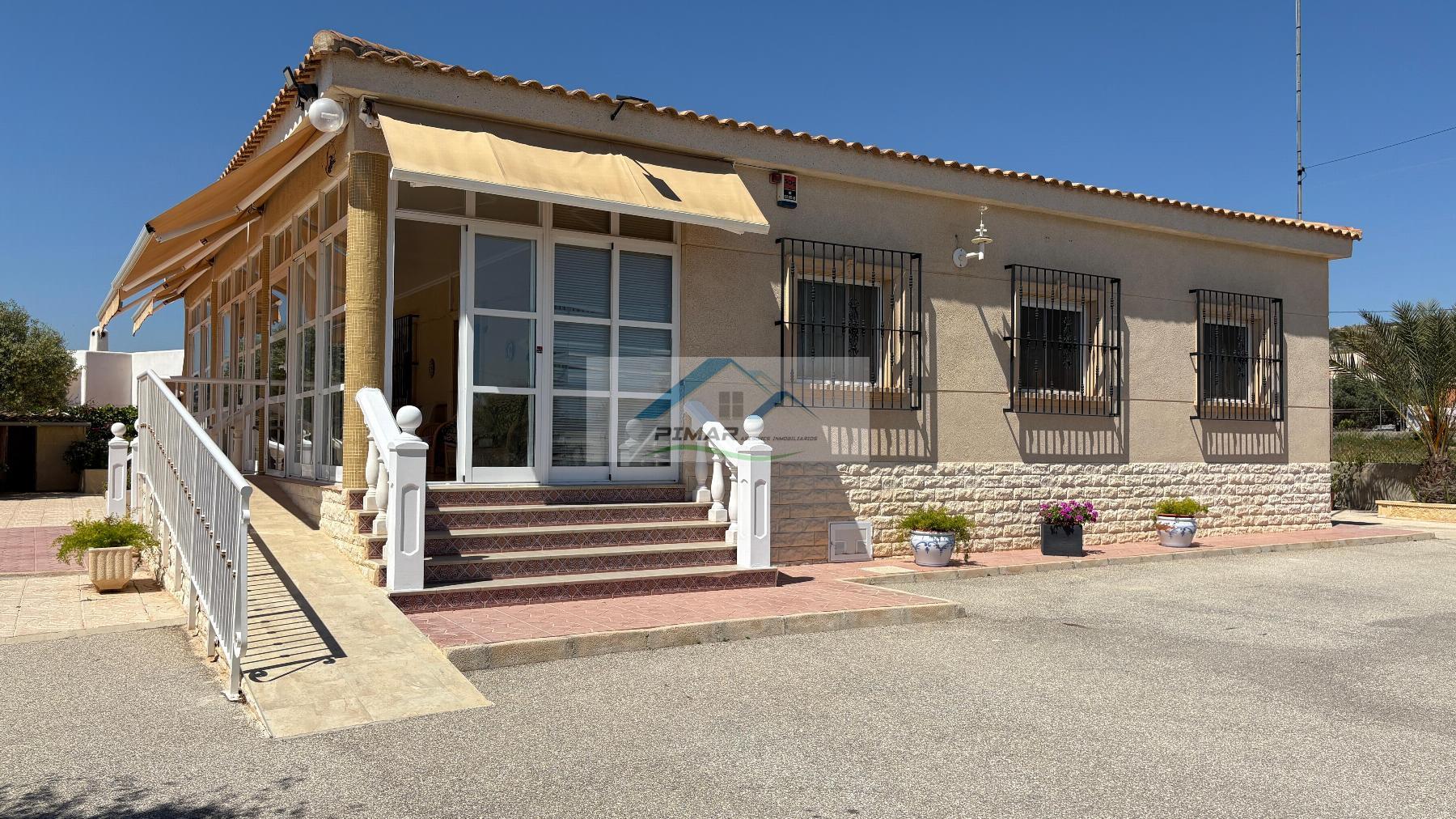 Verkoop van kleine villa in Elche-Elx