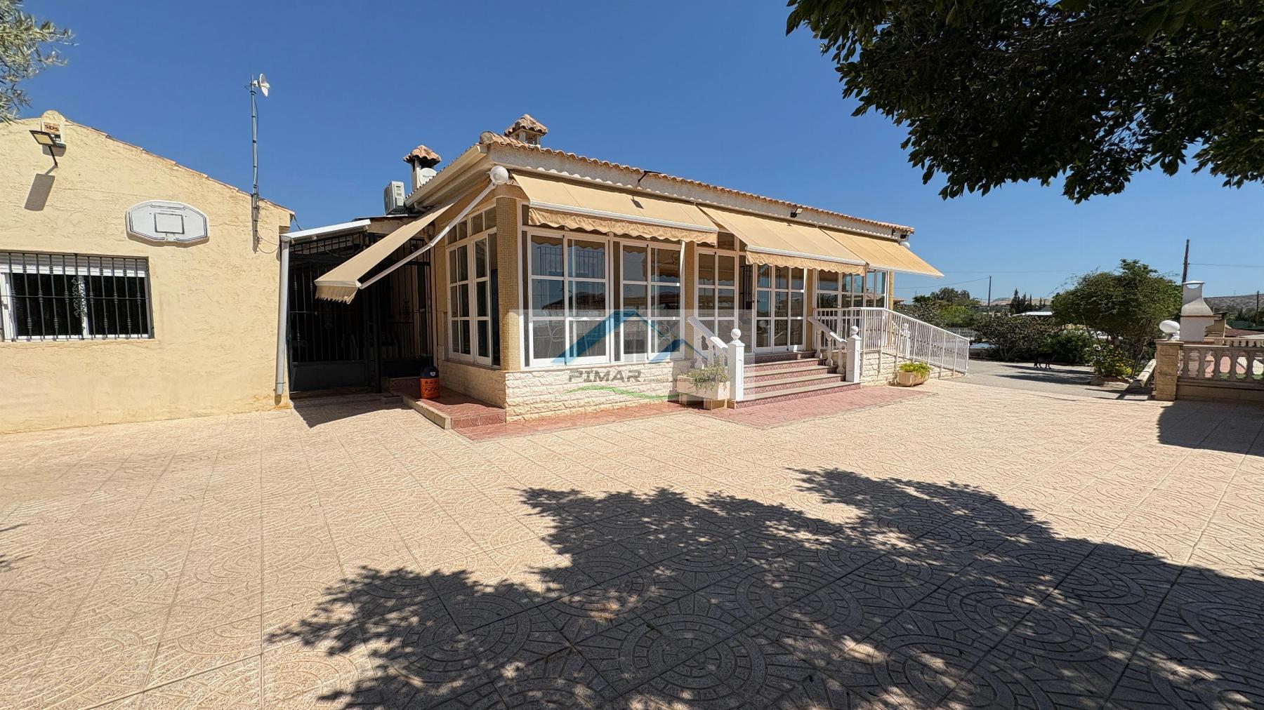 Verkoop van kleine villa in Elche-Elx
