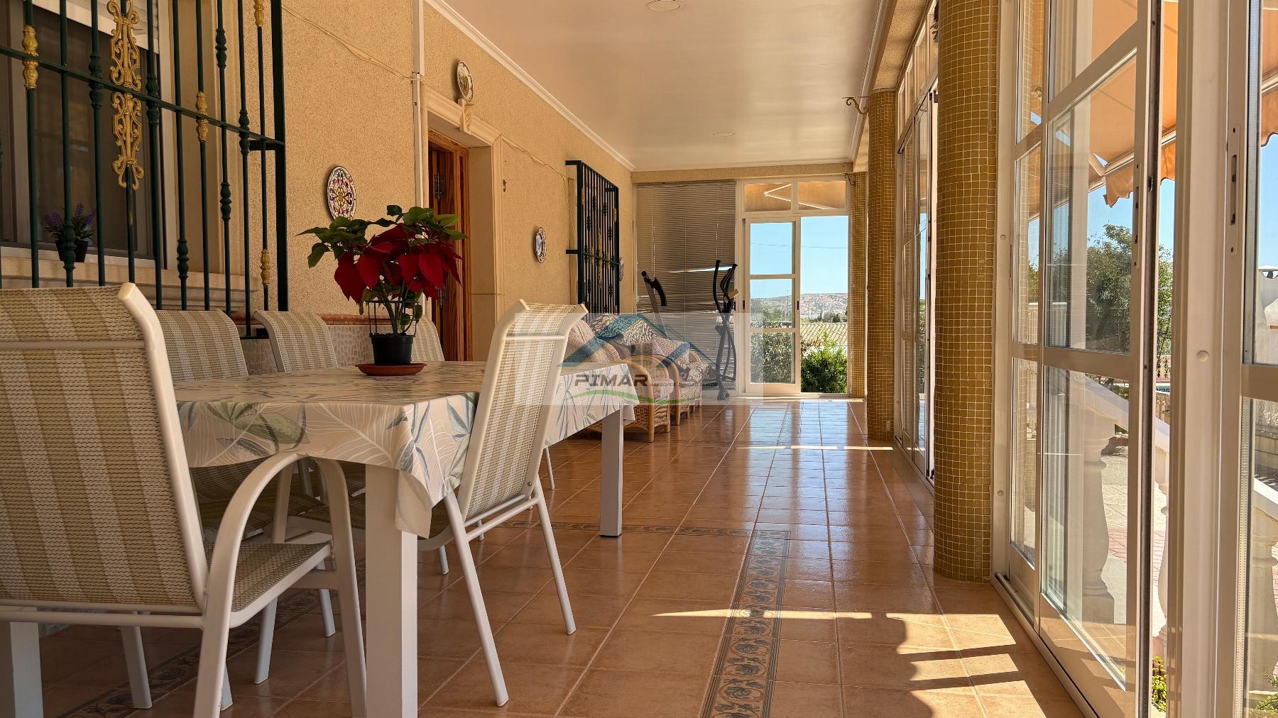 Verkoop van kleine villa in Elche-Elx