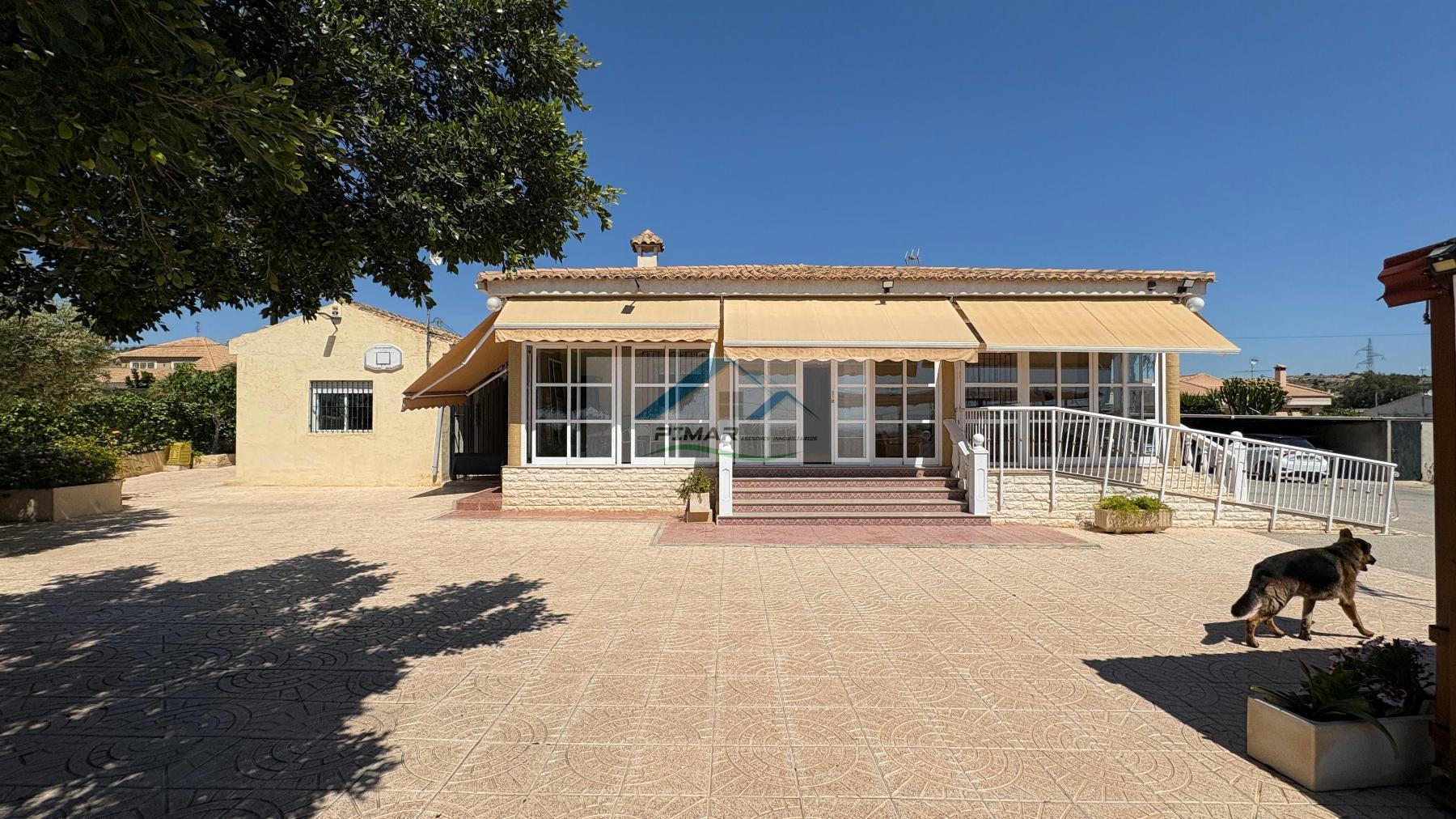 Verkoop van kleine villa in Elche-Elx