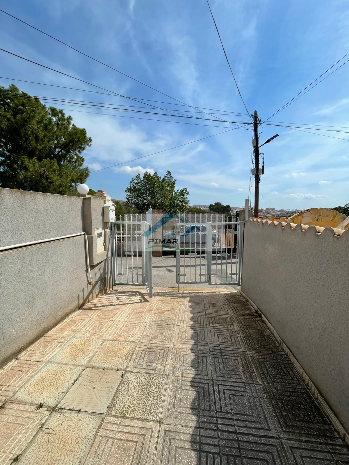 For sale of duplex in Crevillent
