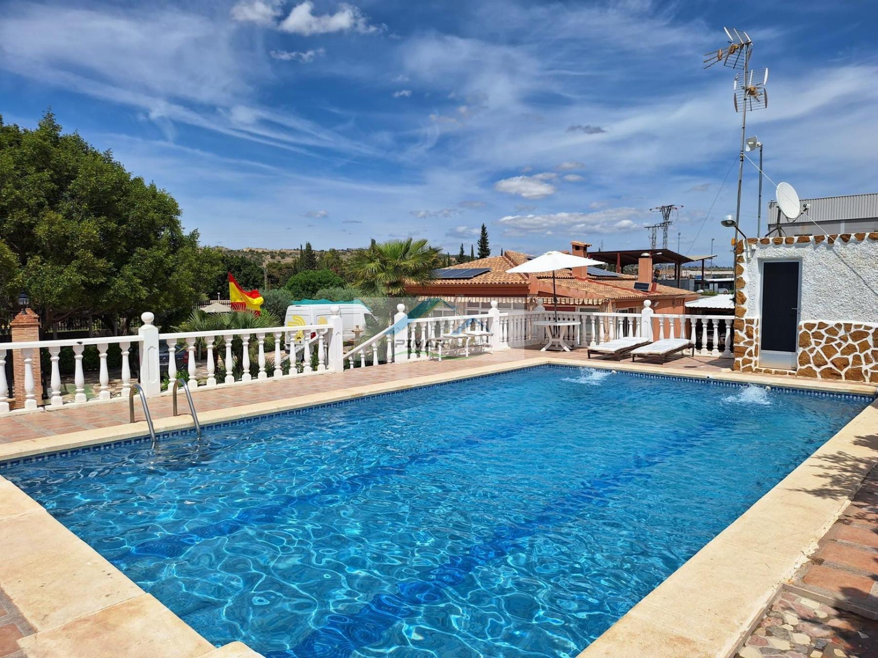 Zu verkaufen von chalet in
 Elche-Elx