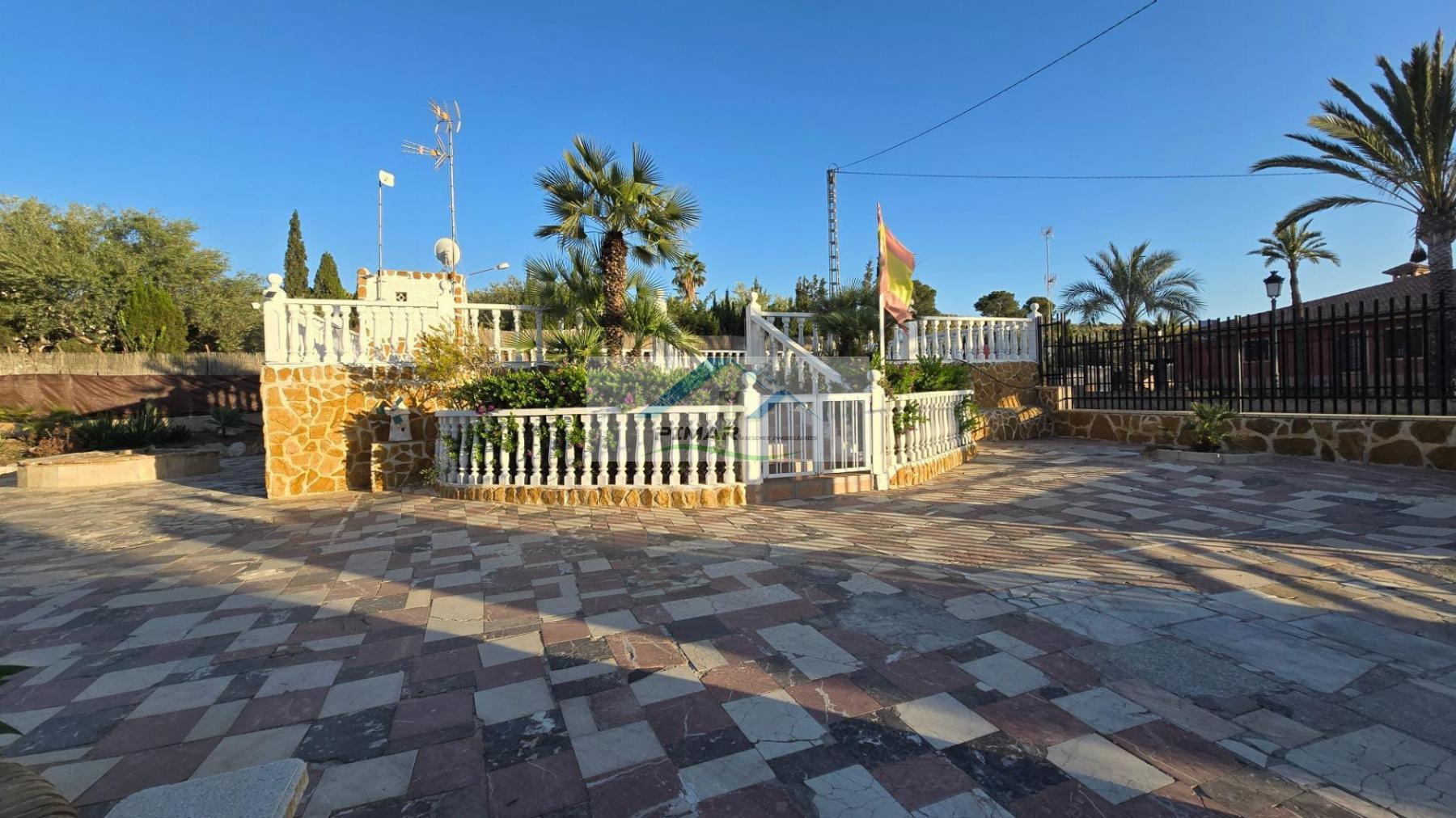 For sale of chalet in Elche-Elx