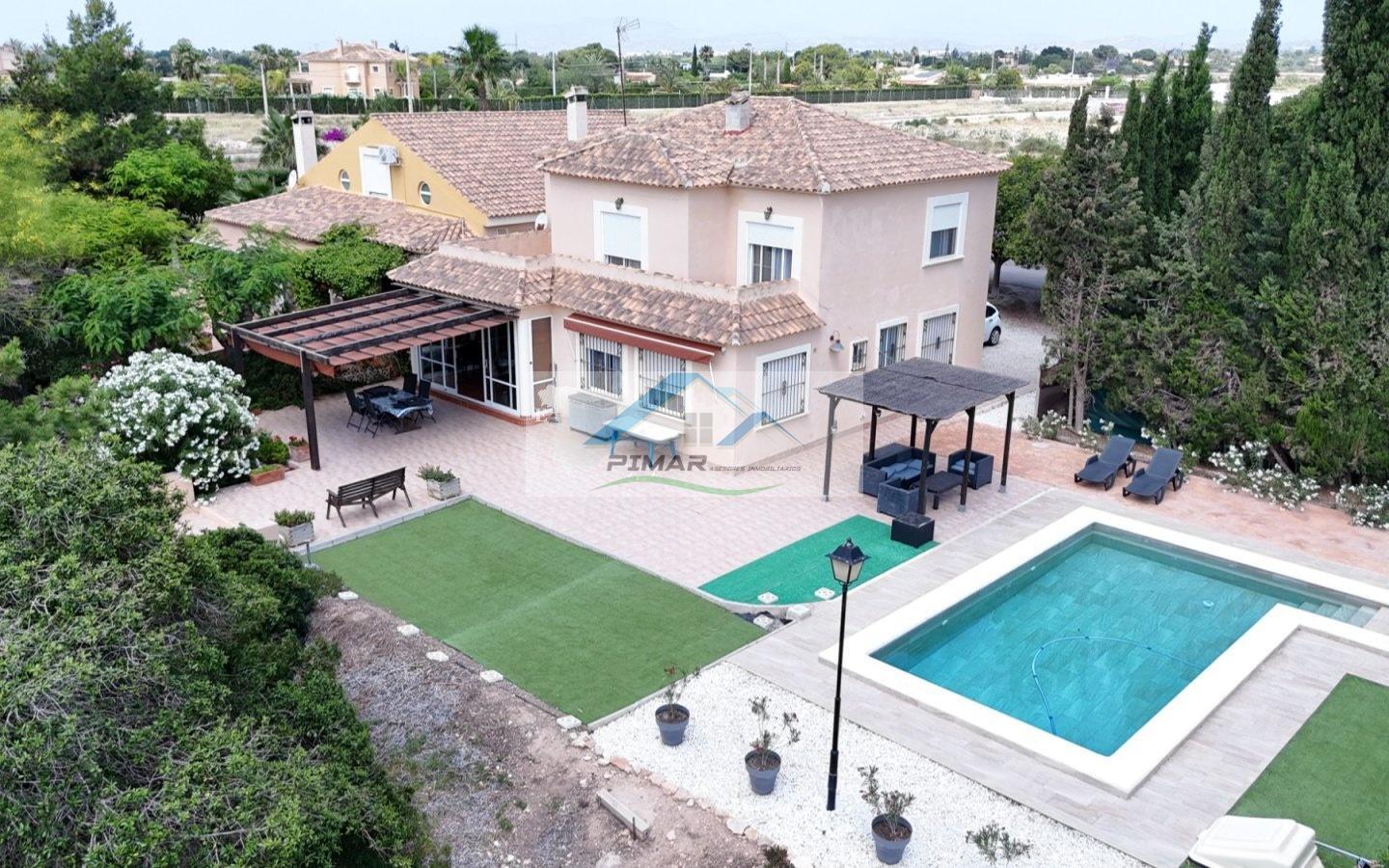 Venta de villa en Elche-Elx