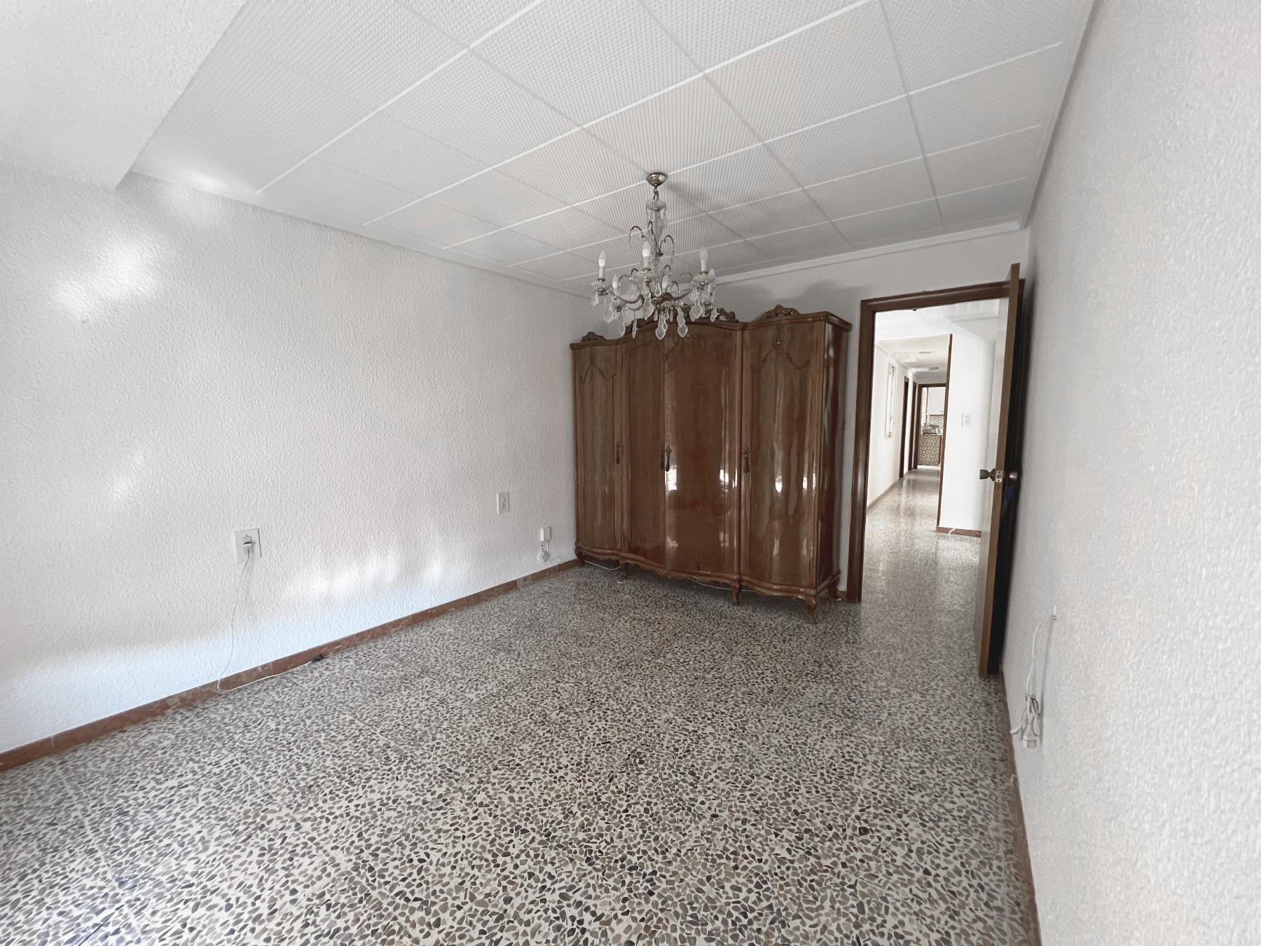 For sale of apartment in Elche-Elx