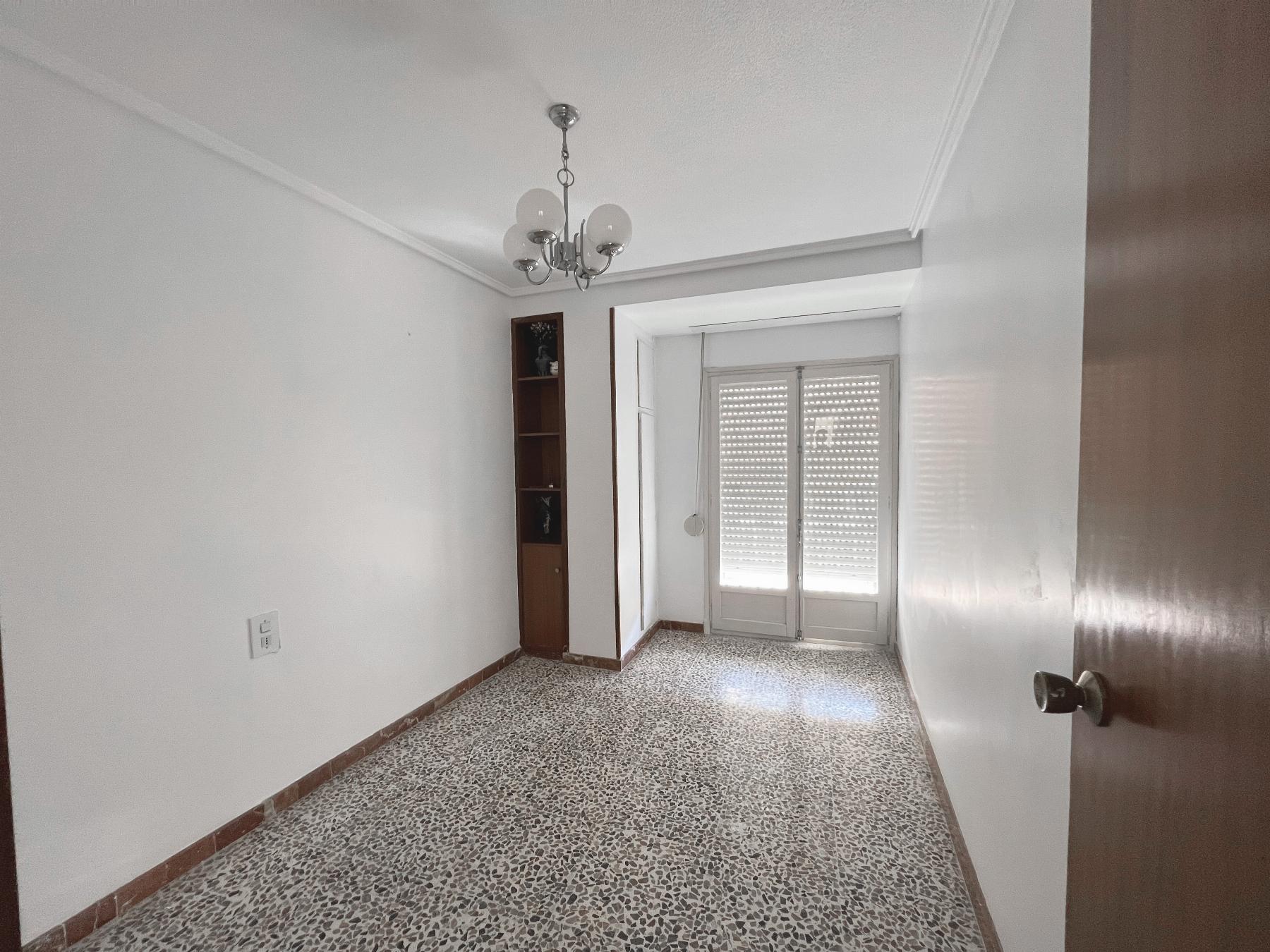 For sale of apartment in Elche-Elx