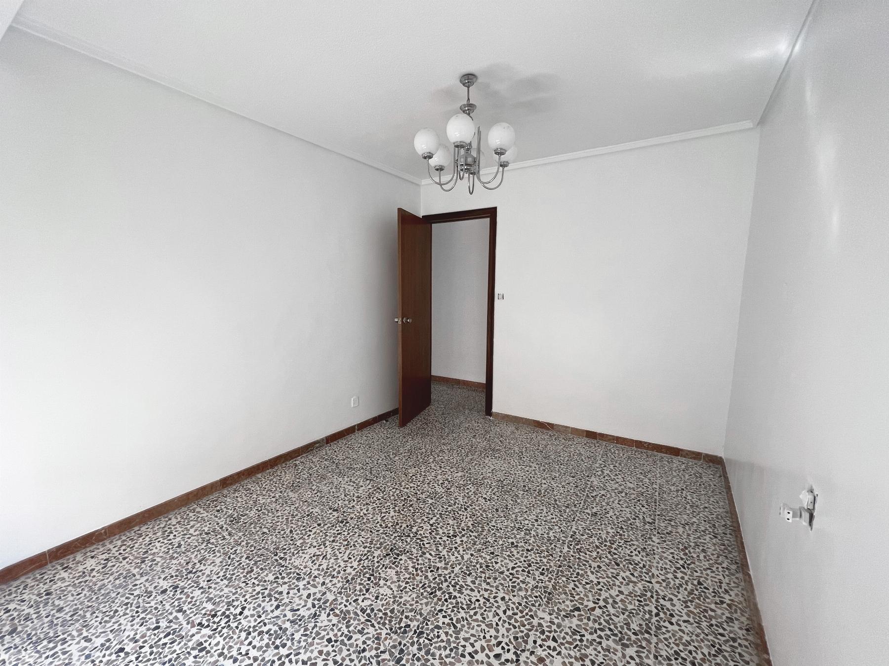 For sale of apartment in Elche-Elx