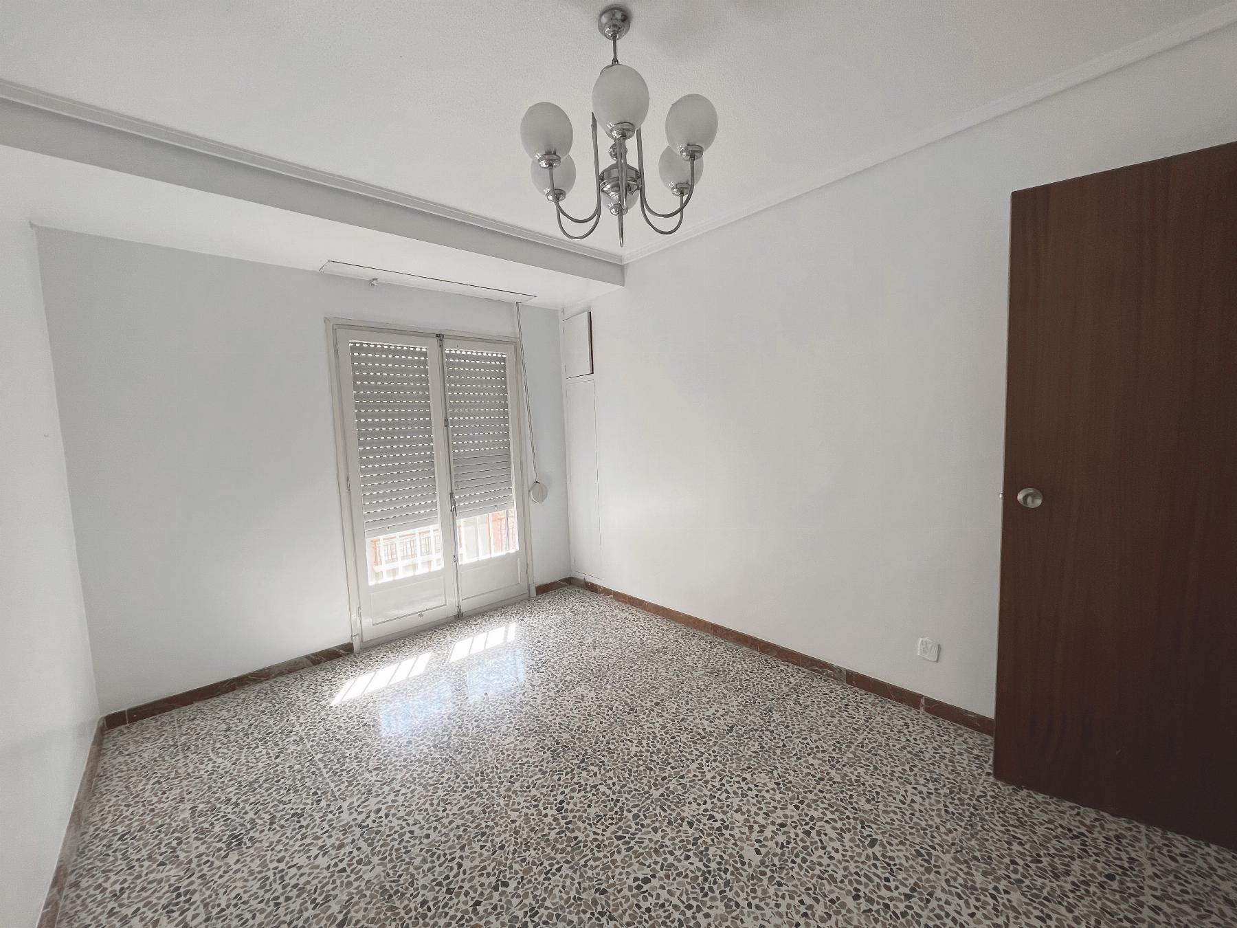 For sale of apartment in Elche-Elx