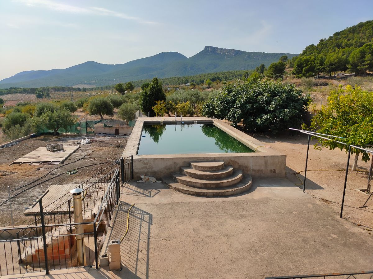 For sale of chalet in Castalla