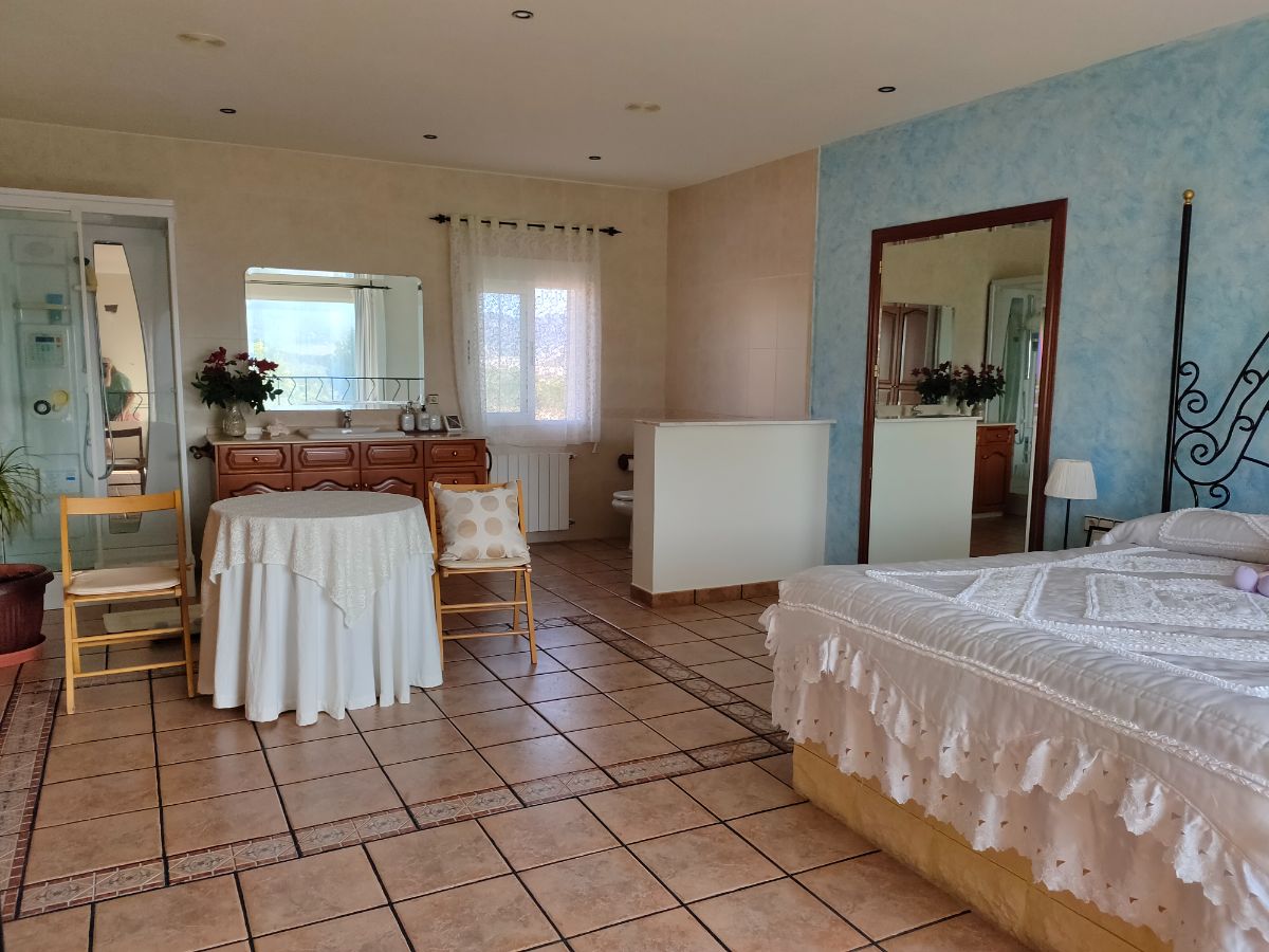 For sale of chalet in Castalla