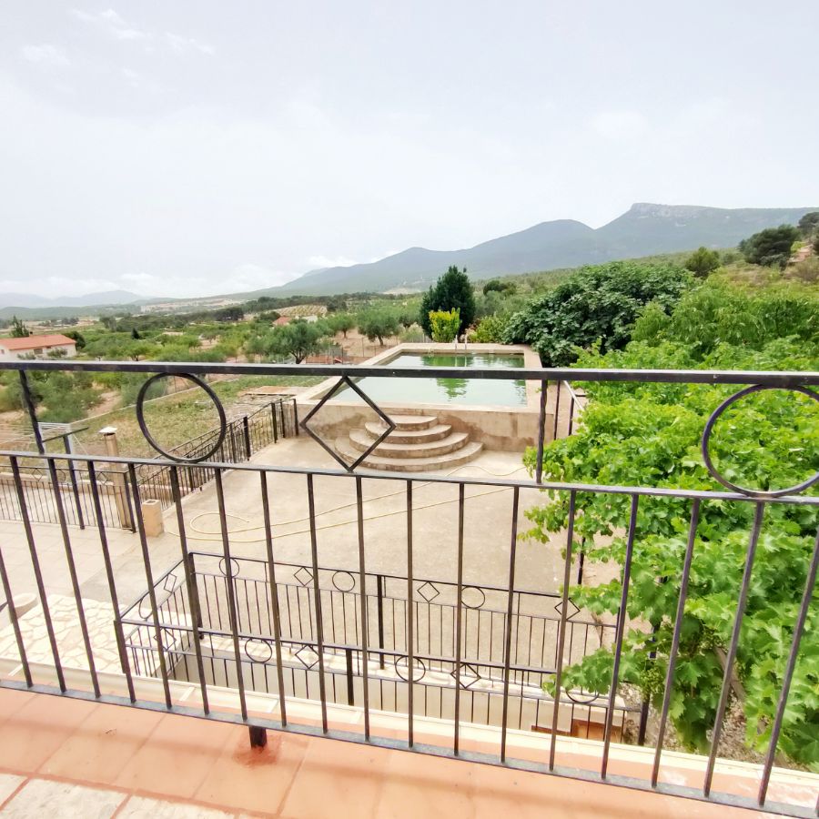 For sale of chalet in Castalla