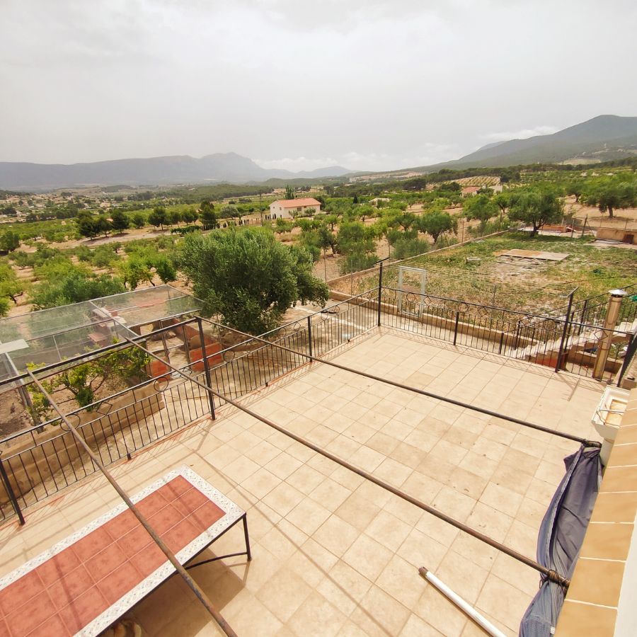 For sale of chalet in Castalla