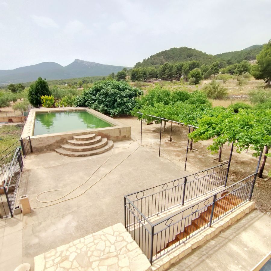 For sale of chalet in Castalla