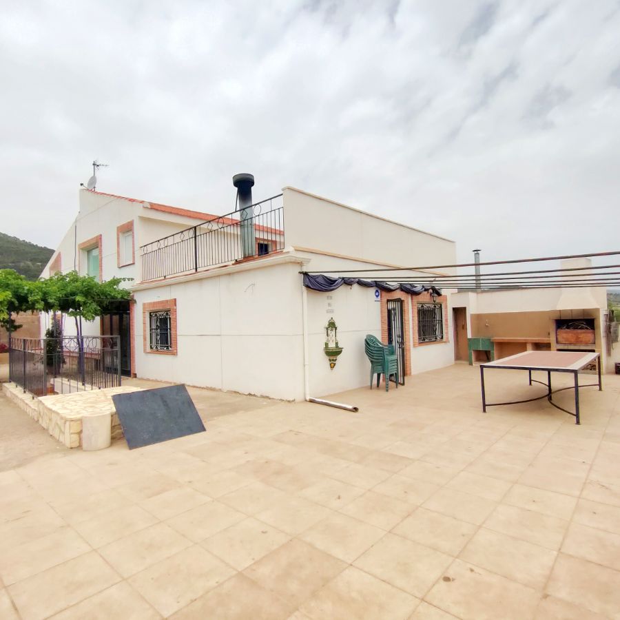 For sale of chalet in Castalla