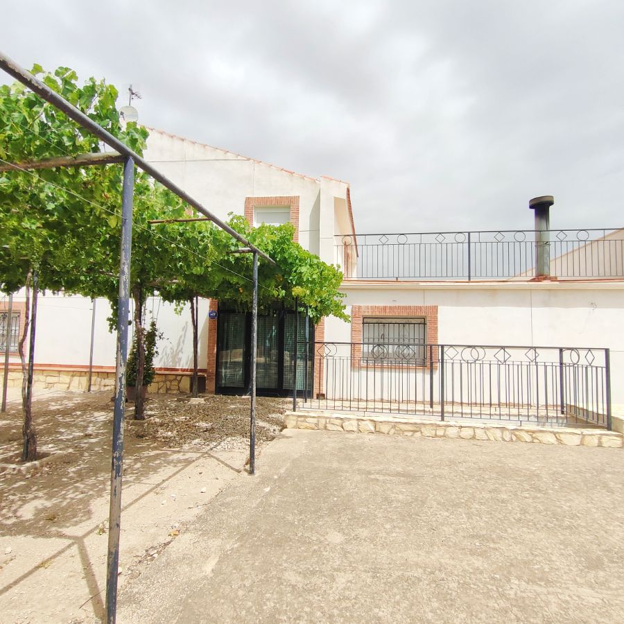 For sale of chalet in Castalla