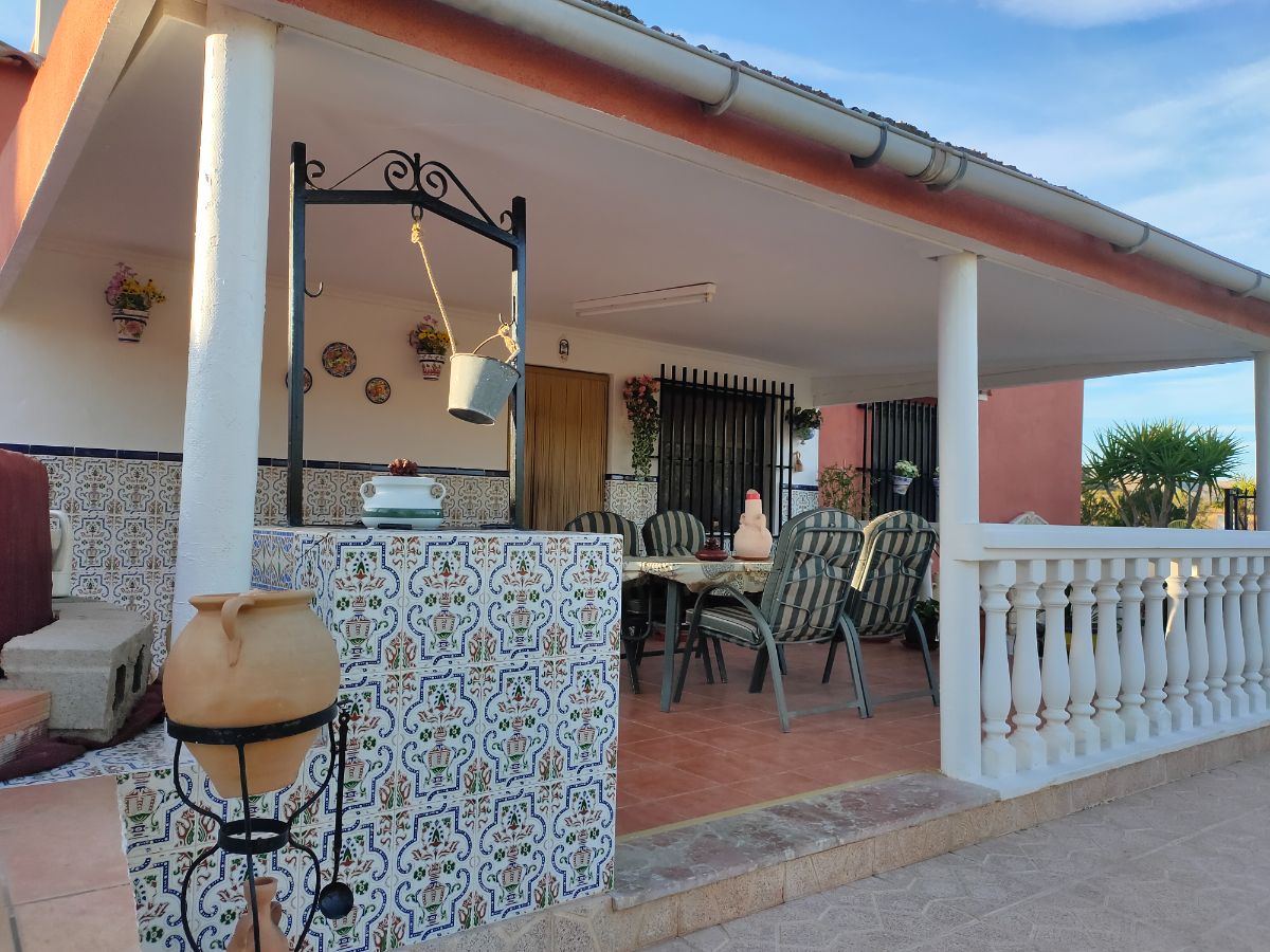 Verkoop van kleine villa
 in Hondón de las Nieves